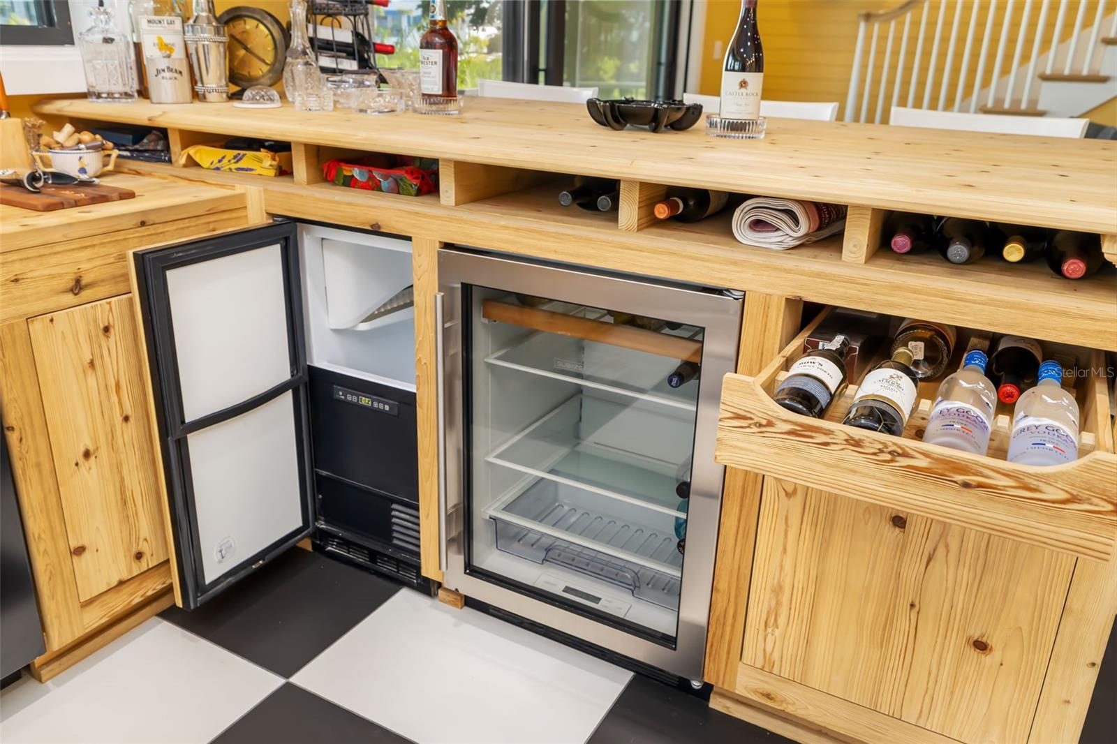 Image 22 of 95 For 560 Harbor Cove Circle