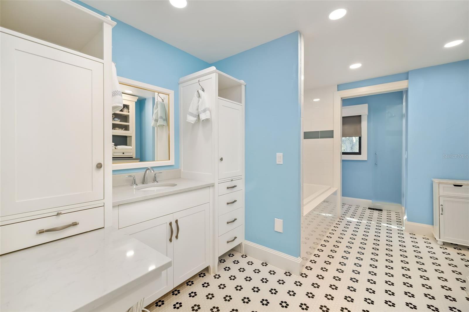 Image 30 of 95 For 560 Harbor Cove Circle