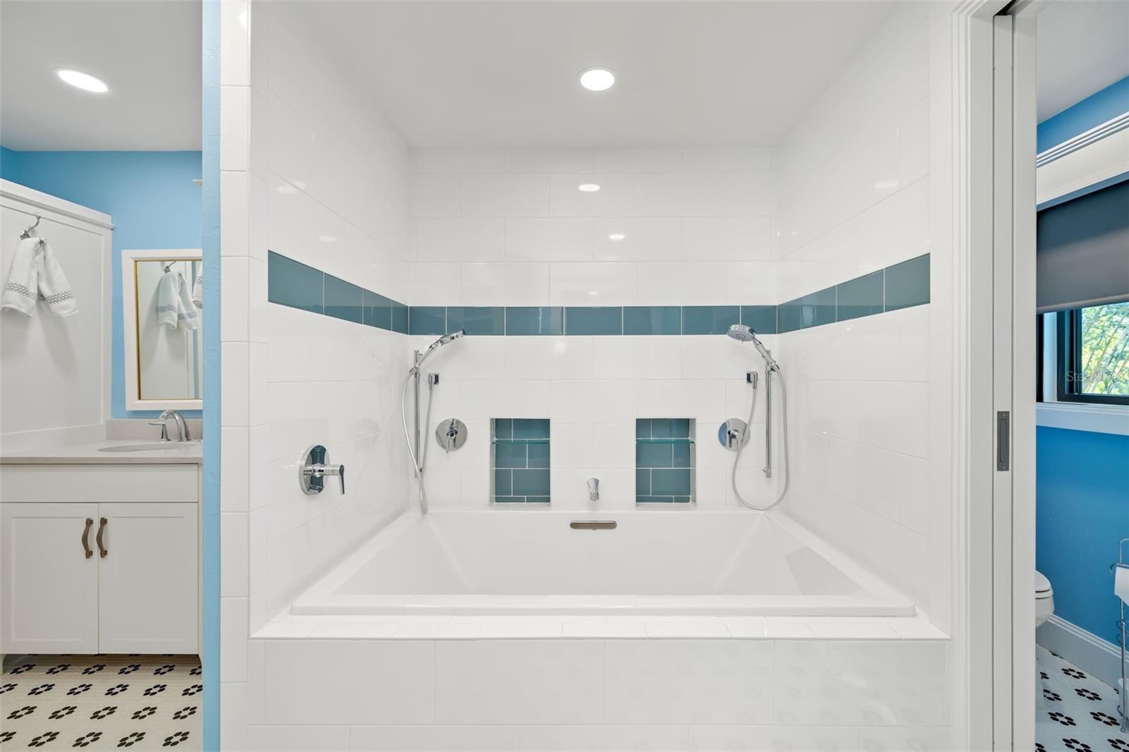 Image 32 of 95 For 560 Harbor Cove Circle