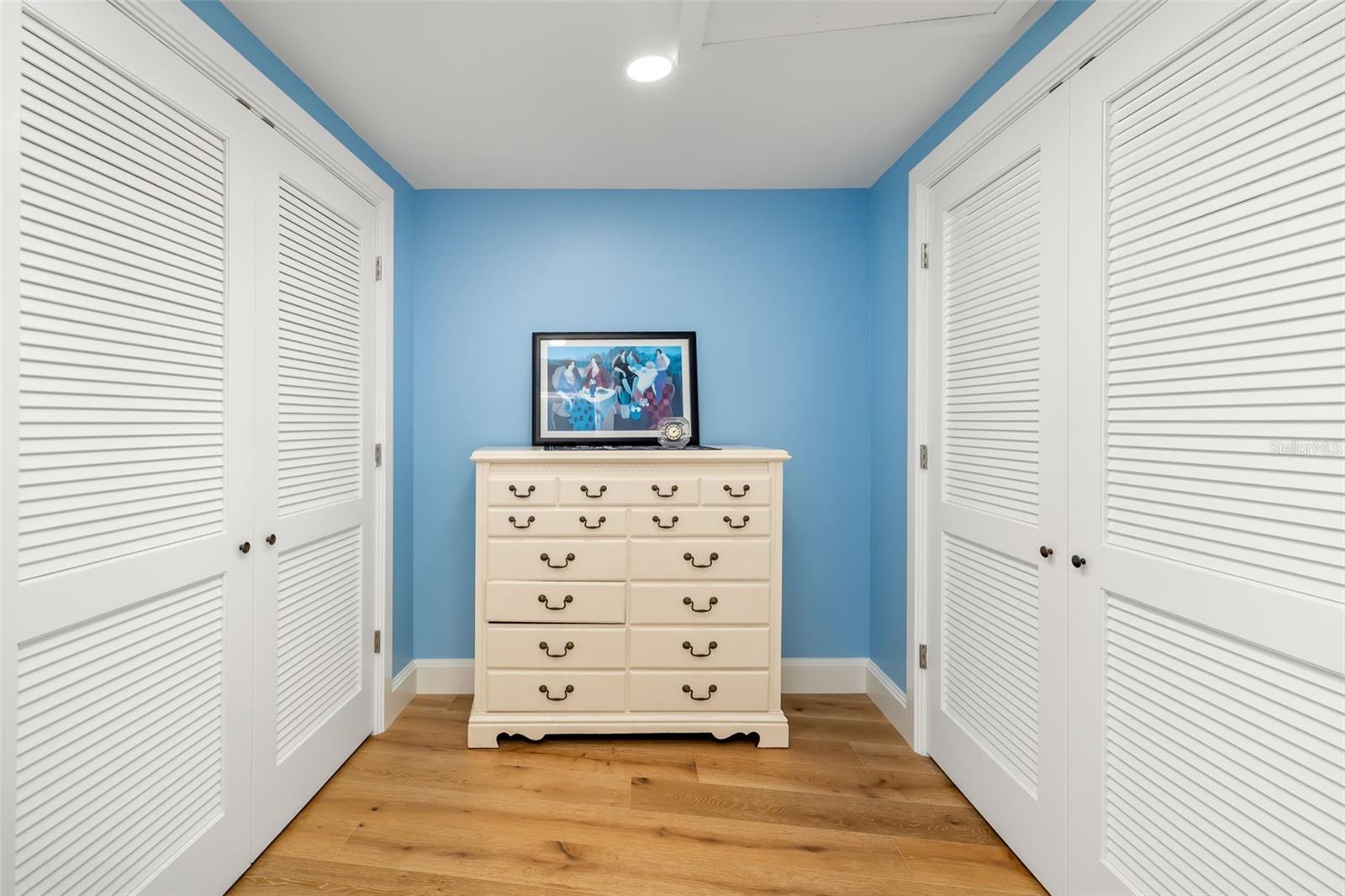 Image 33 of 95 For 560 Harbor Cove Circle