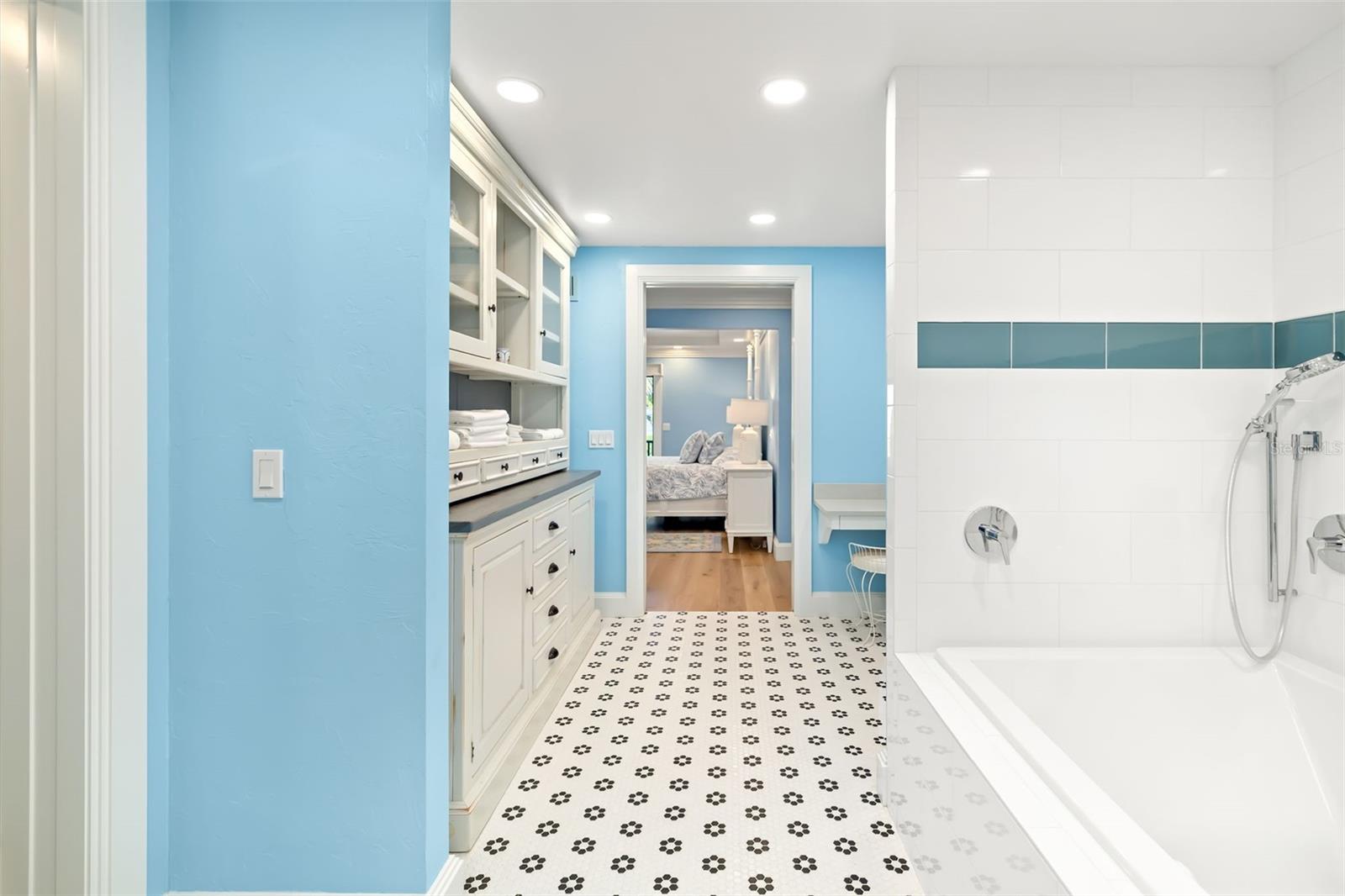 Image 34 of 95 For 560 Harbor Cove Circle