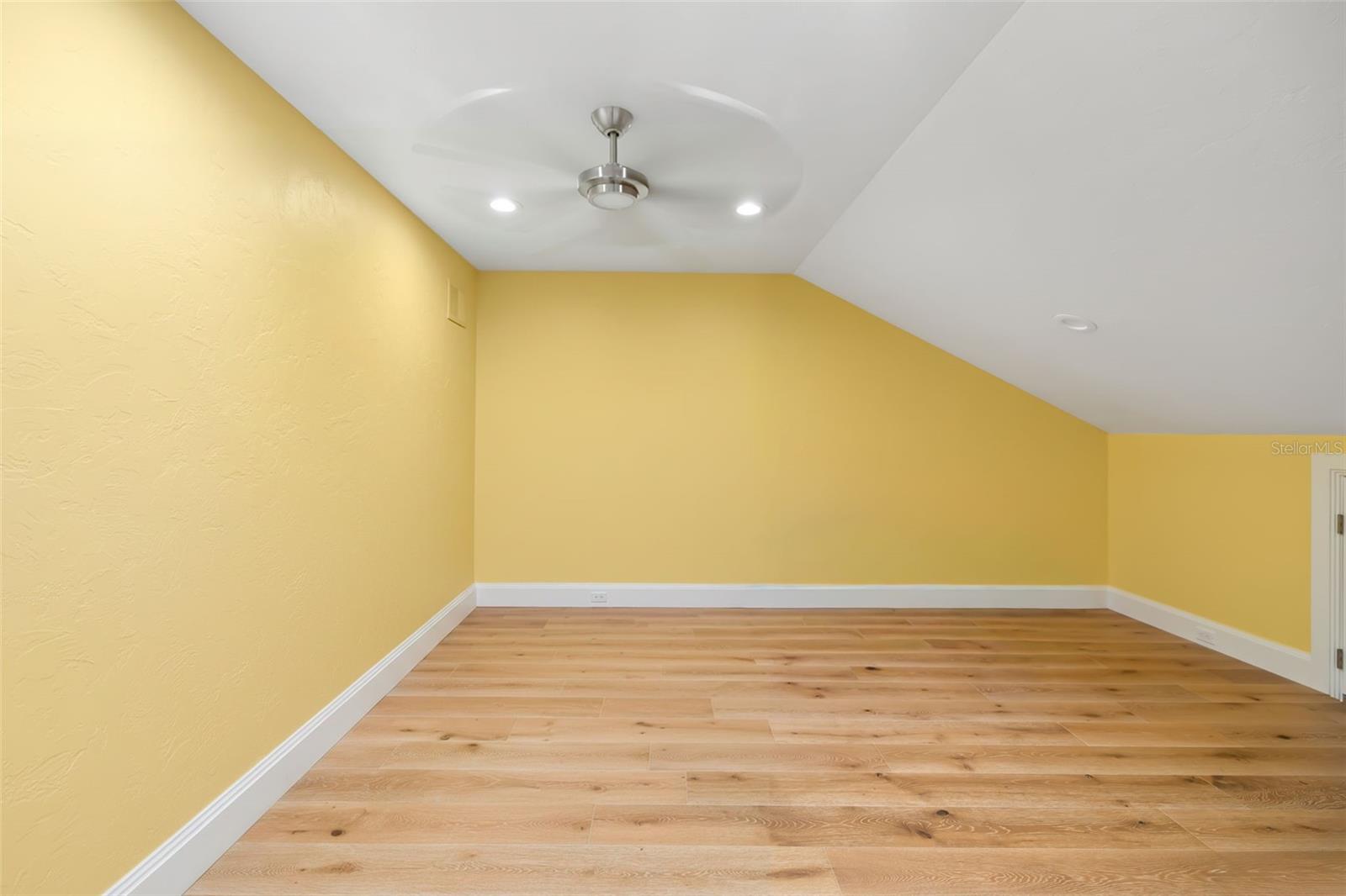 Image 37 of 95 For 560 Harbor Cove Circle