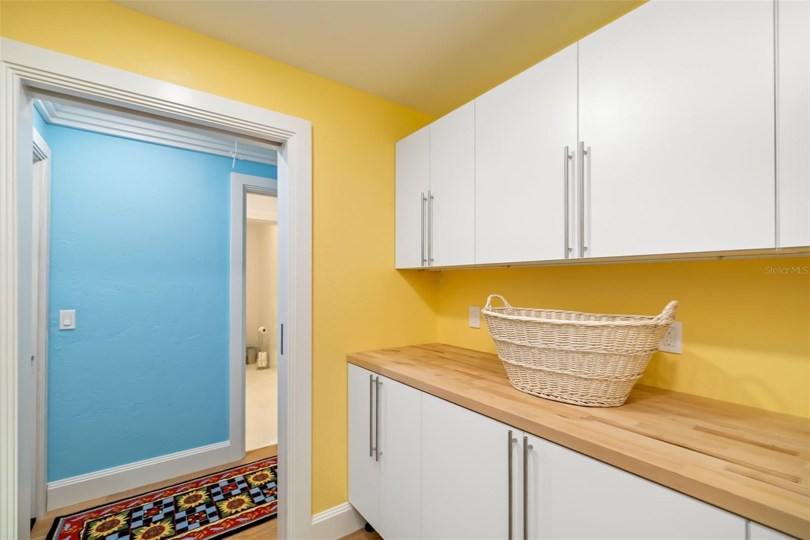 Image 43 of 95 For 560 Harbor Cove Circle