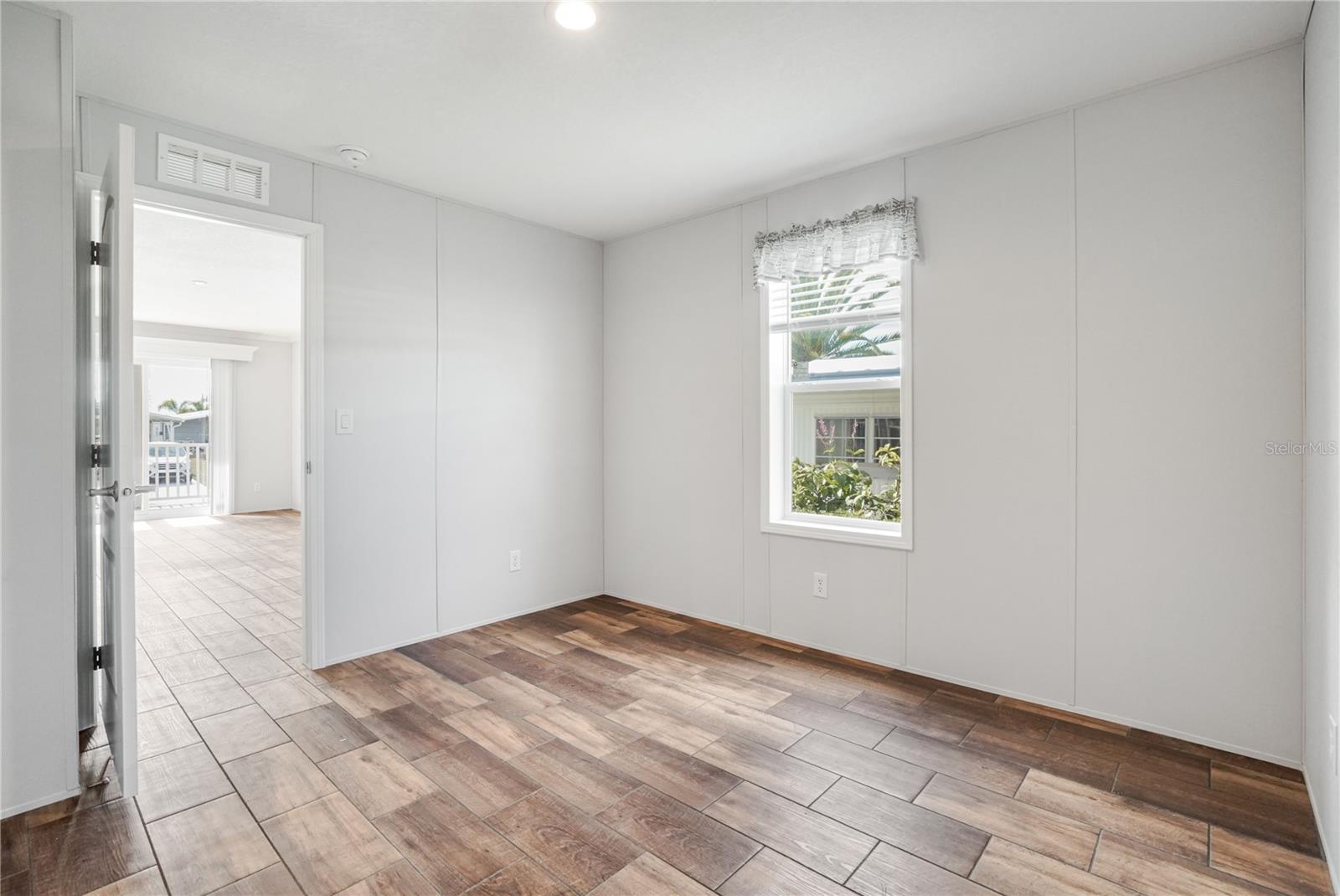 Image 19 of 54 For 538 Fleetwood Street