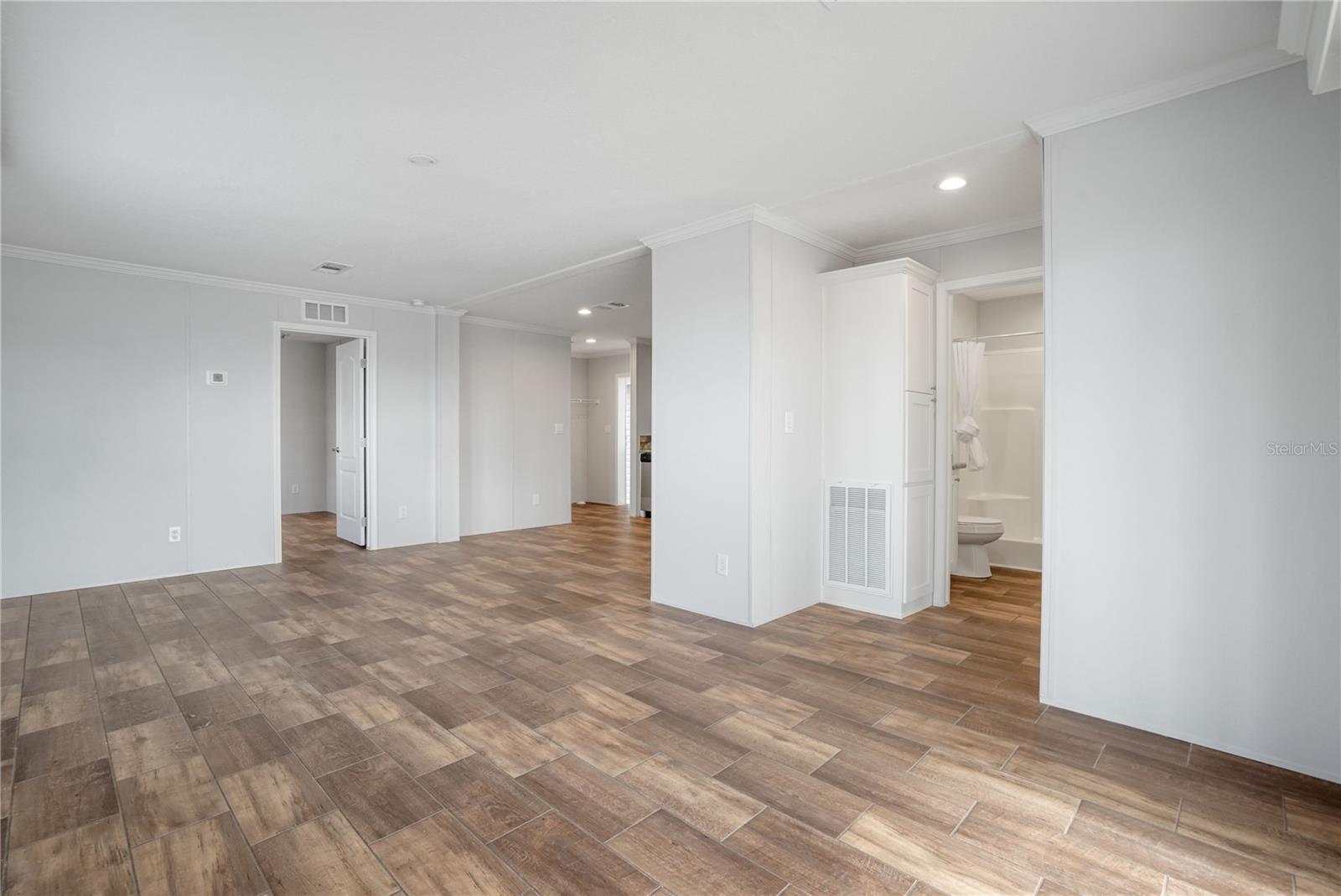 Image 25 of 54 For 538 Fleetwood Street