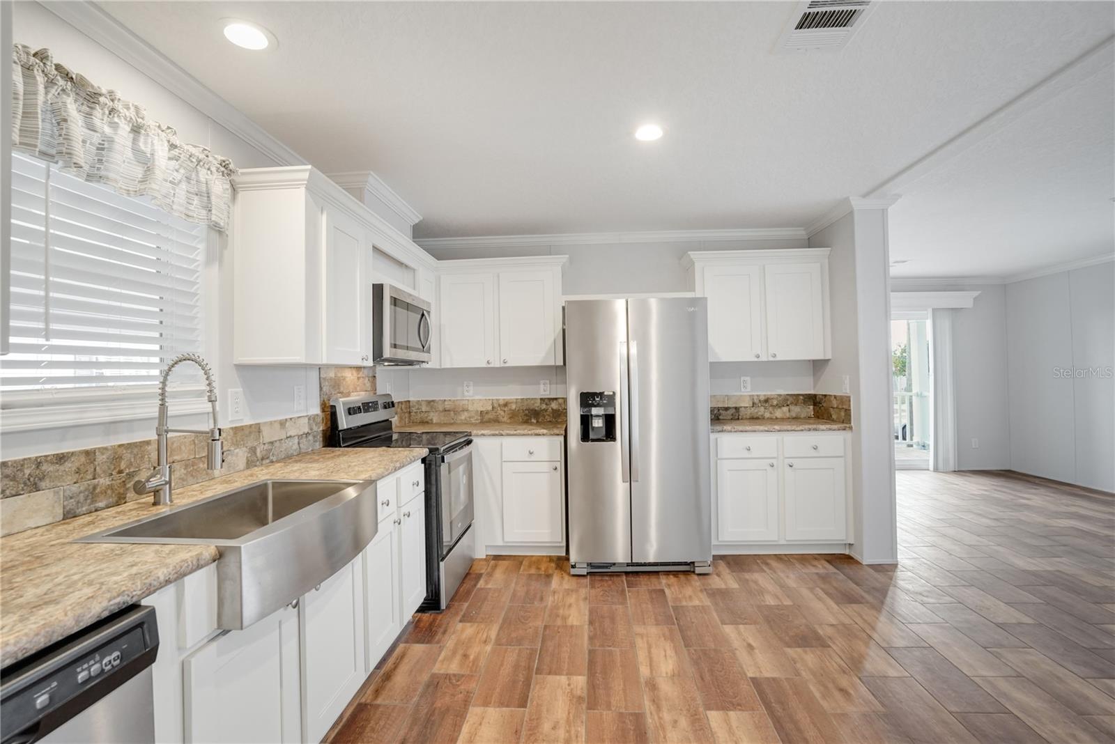 Image 3 of 54 For 538 Fleetwood Street