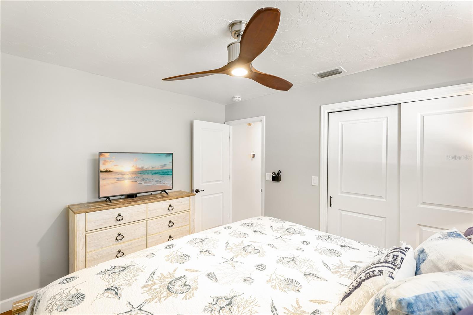 Image 23 of 37 For 6905 22nd Avenue W