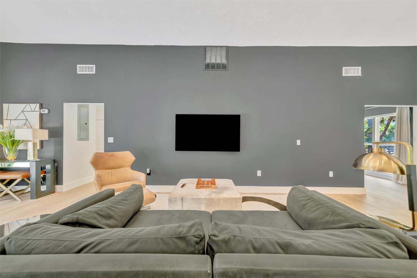 Image 11 of 99 For 403 Longbow Trail