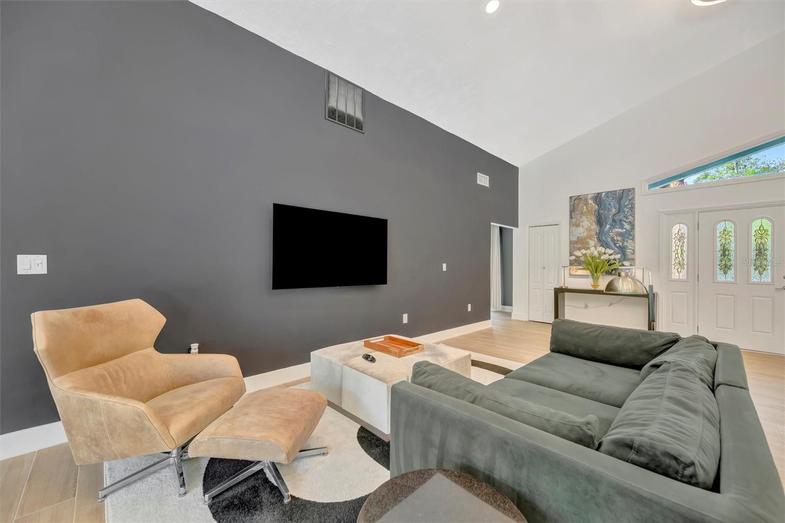 Image 12 of 99 For 403 Longbow Trail