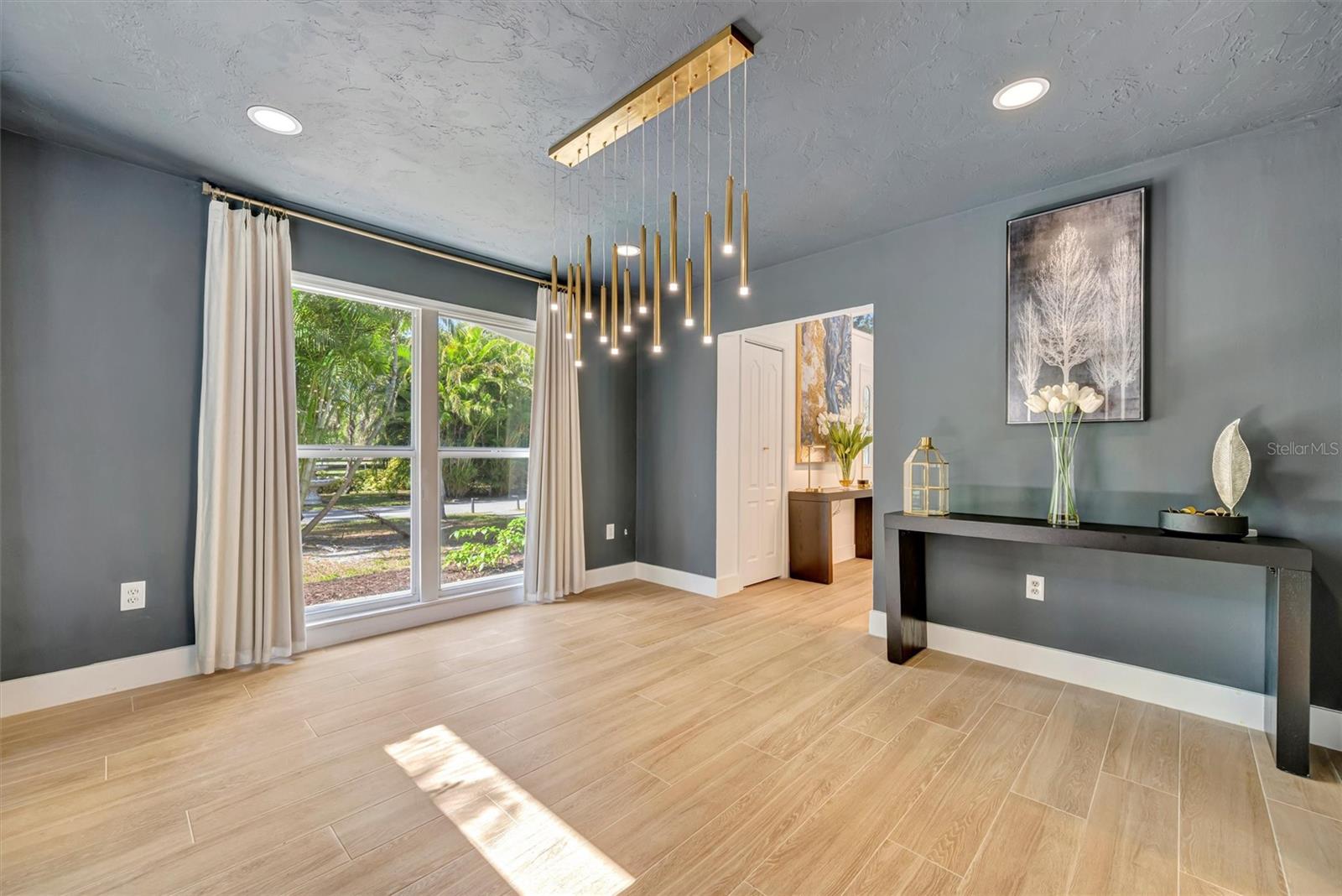 Image 18 of 99 For 403 Longbow Trail