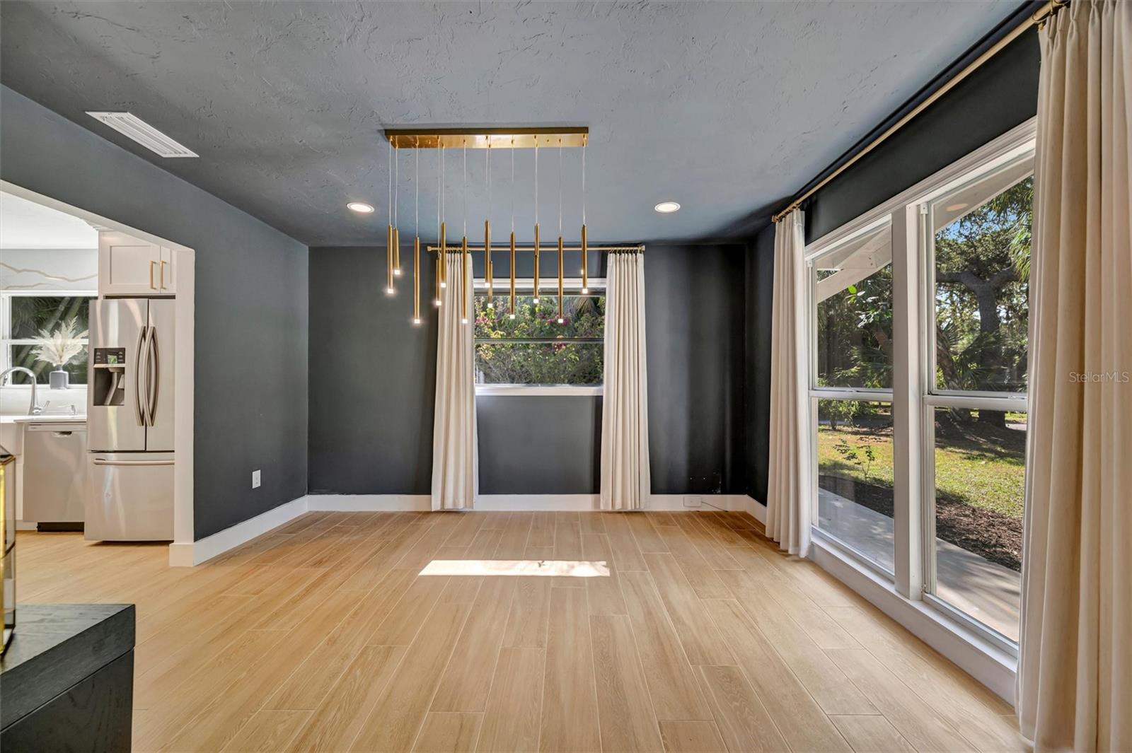 Image 19 of 99 For 403 Longbow Trail