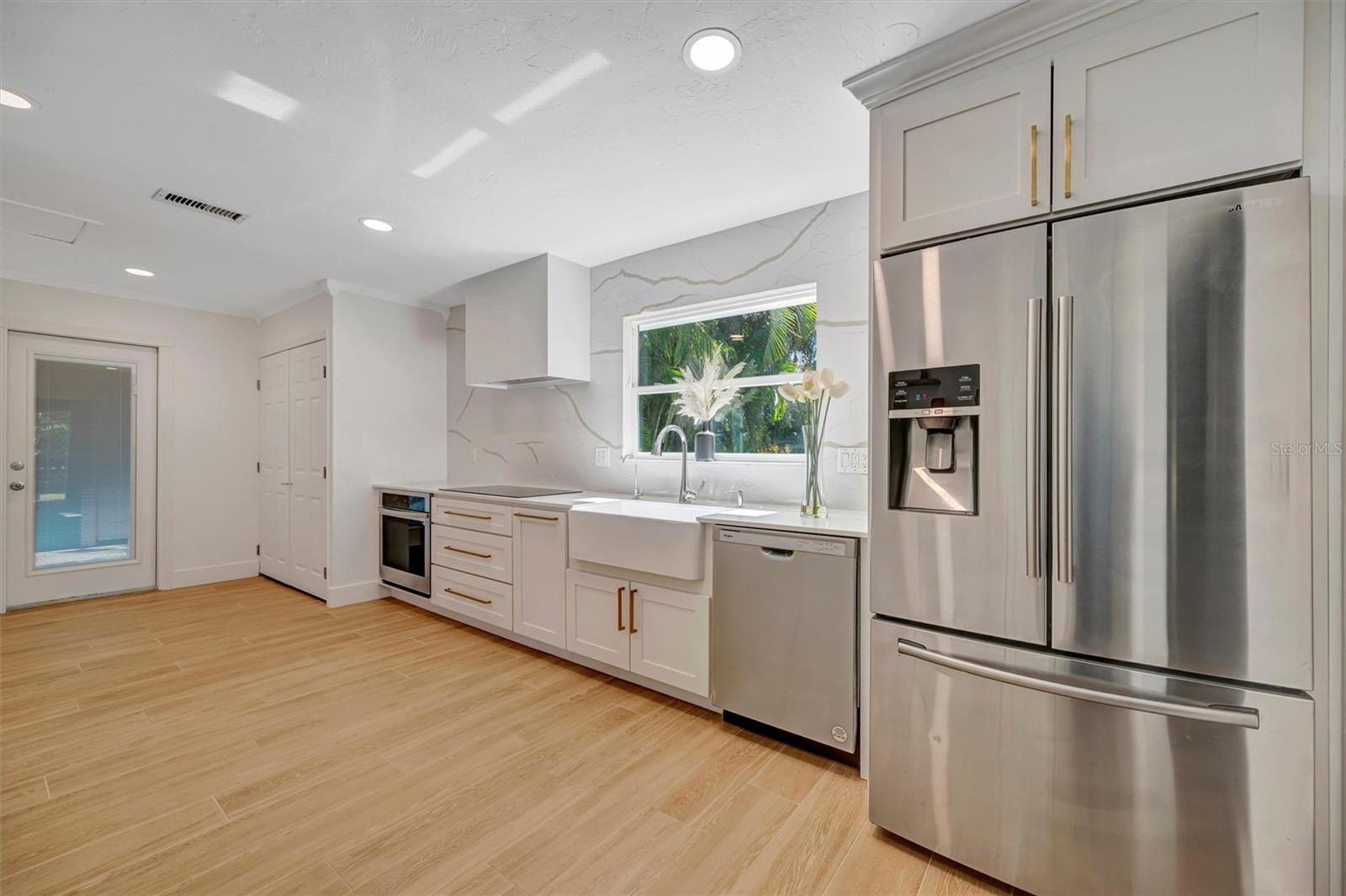 Image 22 of 99 For 403 Longbow Trail