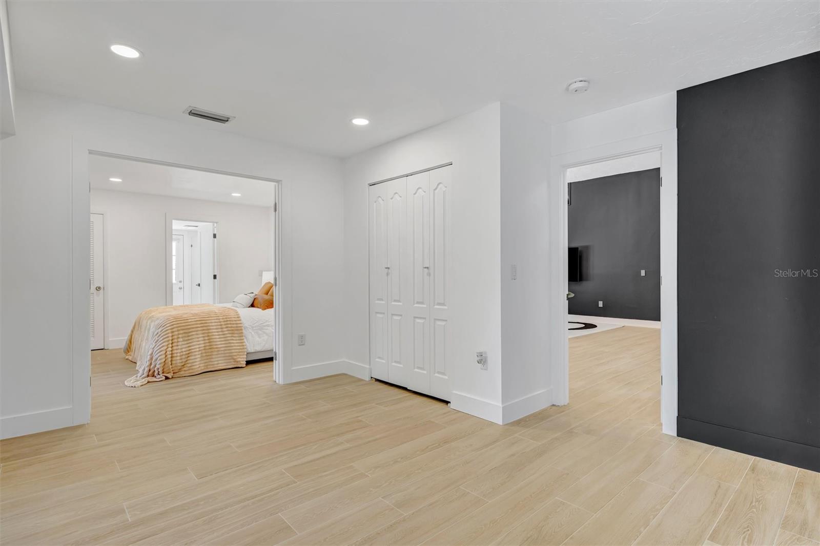 Image 34 of 99 For 403 Longbow Trail