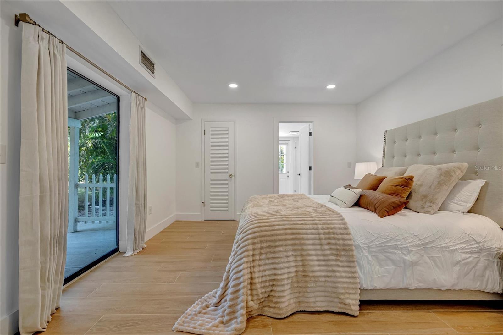 Image 36 of 99 For 403 Longbow Trail