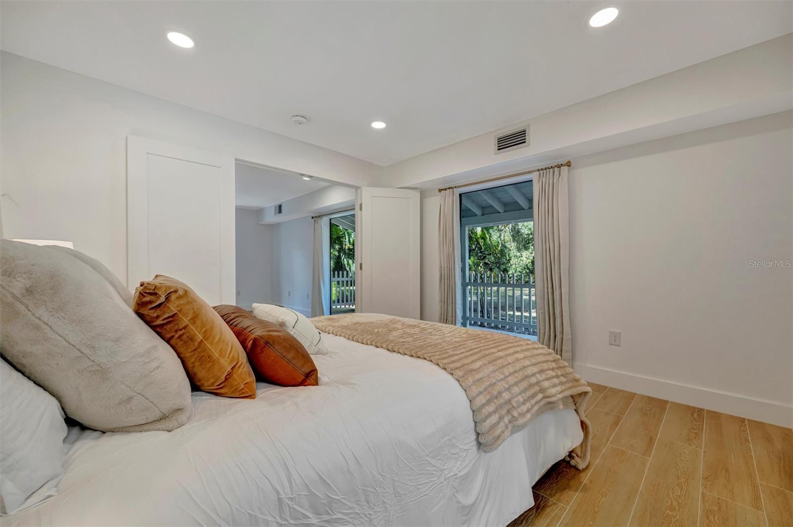 Image 38 of 99 For 403 Longbow Trail