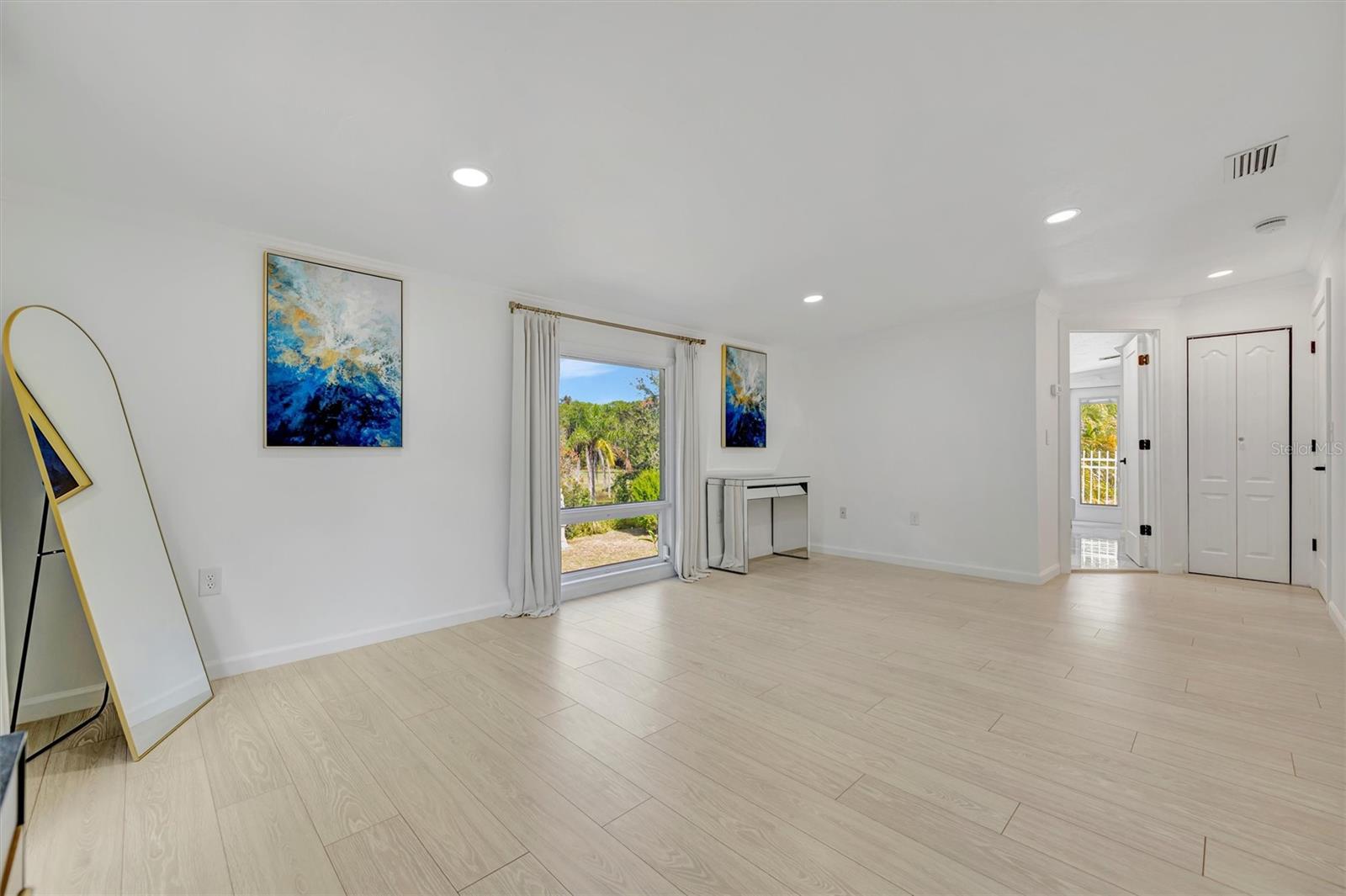 Image 48 of 99 For 403 Longbow Trail