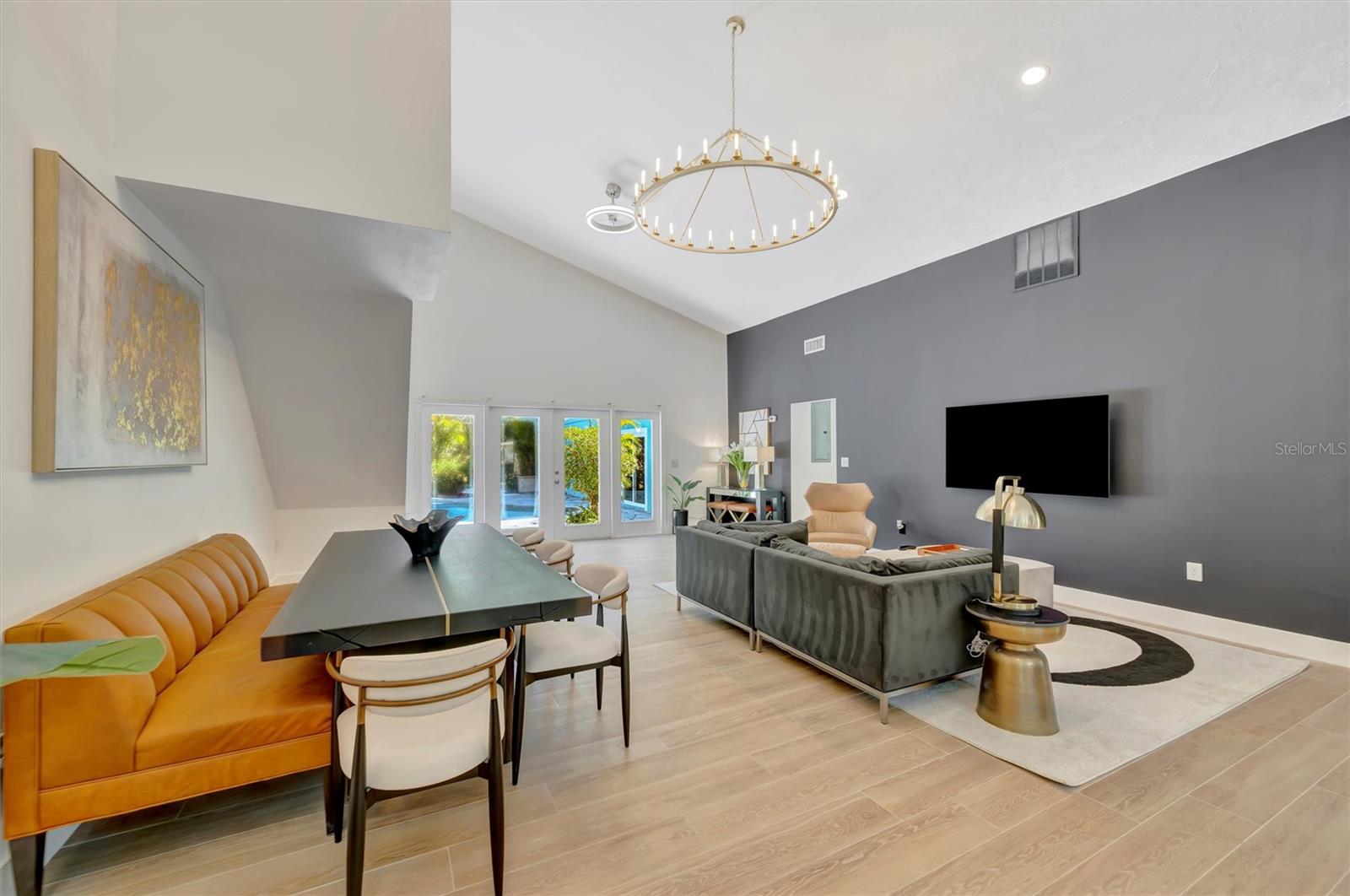 Image 5 of 99 For 403 Longbow Trail