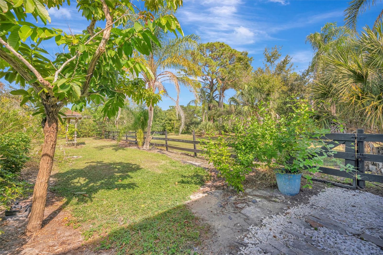 Image 62 of 99 For 403 Longbow Trail