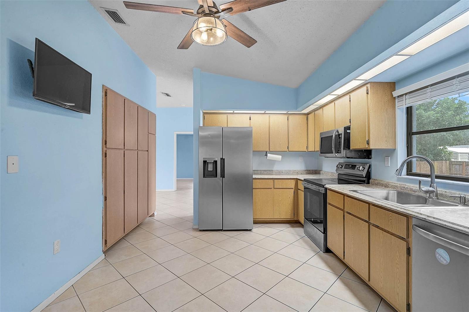 Image 13 of 31 For 1017 Waterside Street