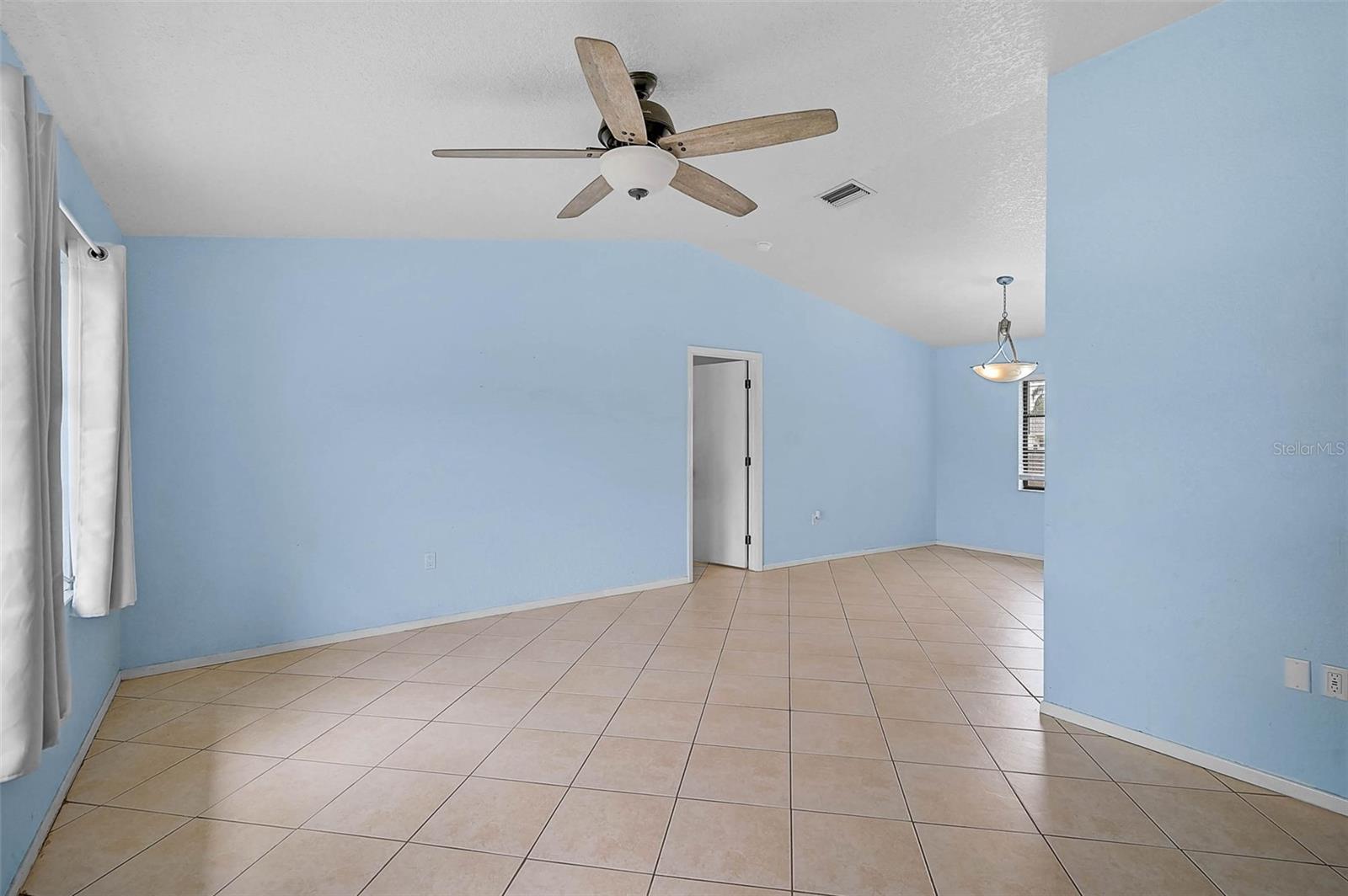 Image 8 of 31 For 1017 Waterside Street