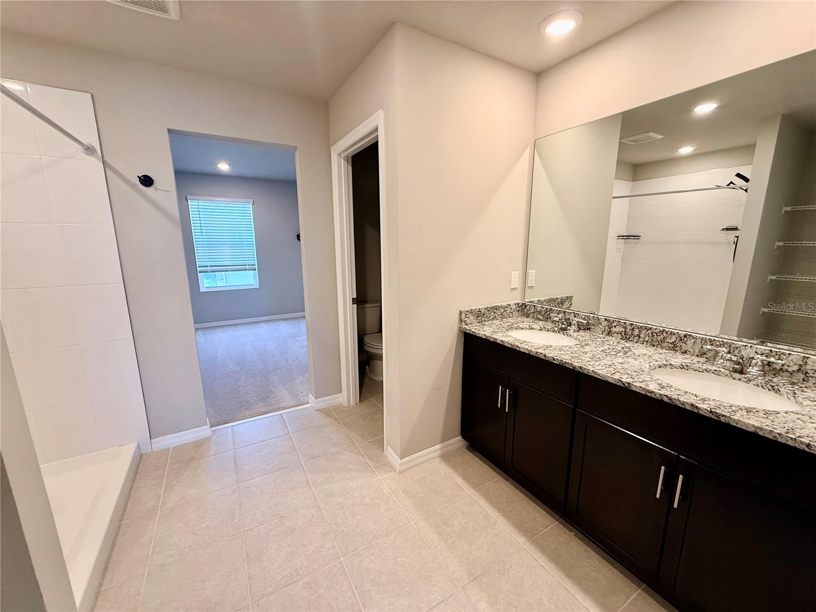 Image 21 of 41 For 10062 Daybreak Glen