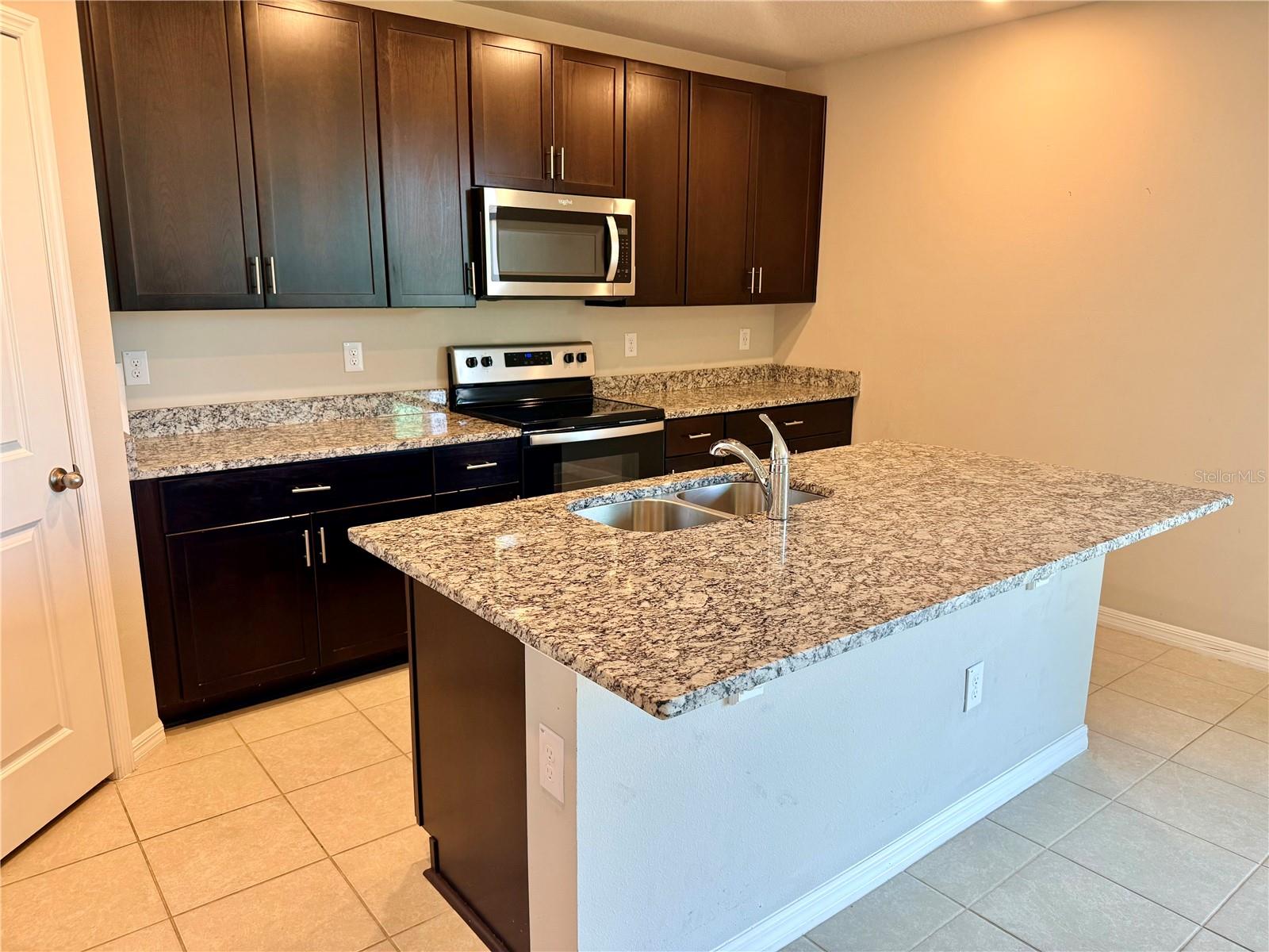 Image 8 of 41 For 10062 Daybreak Glen