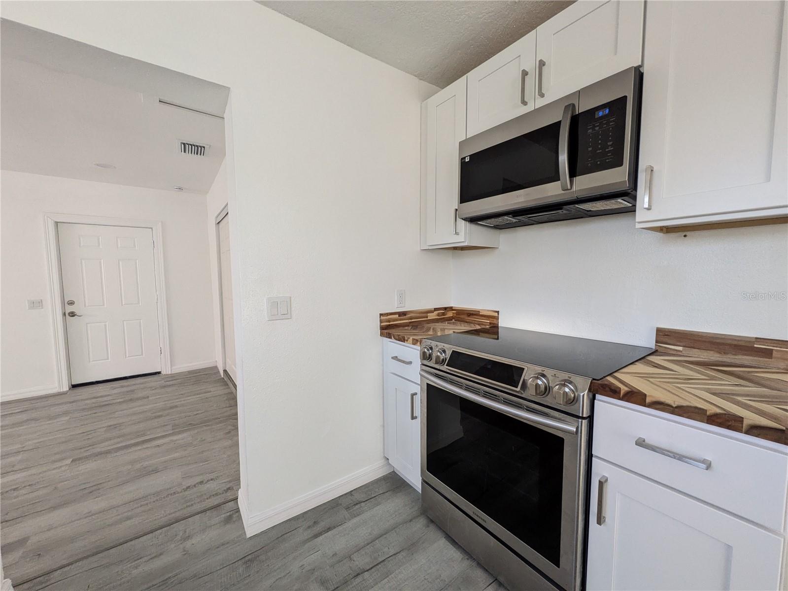 Image 6 of 23 For 5532 42nd Street E