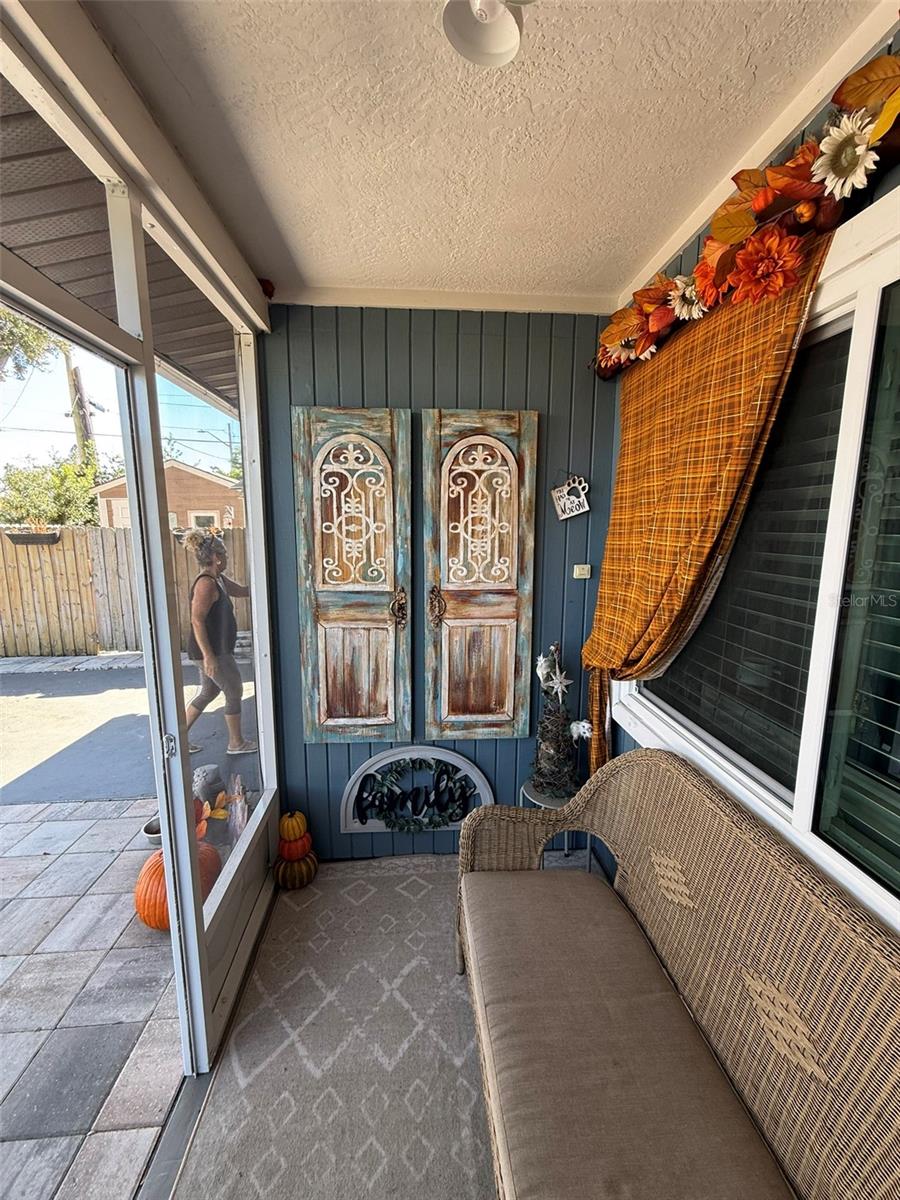 Image 42 of 43 For 1020 36th Street W