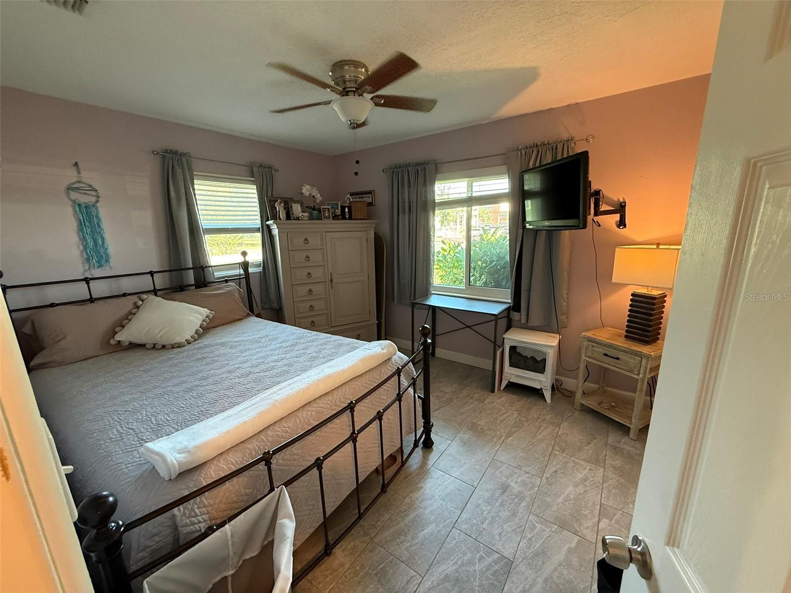 Image 6 of 43 For 1020 36th Street W