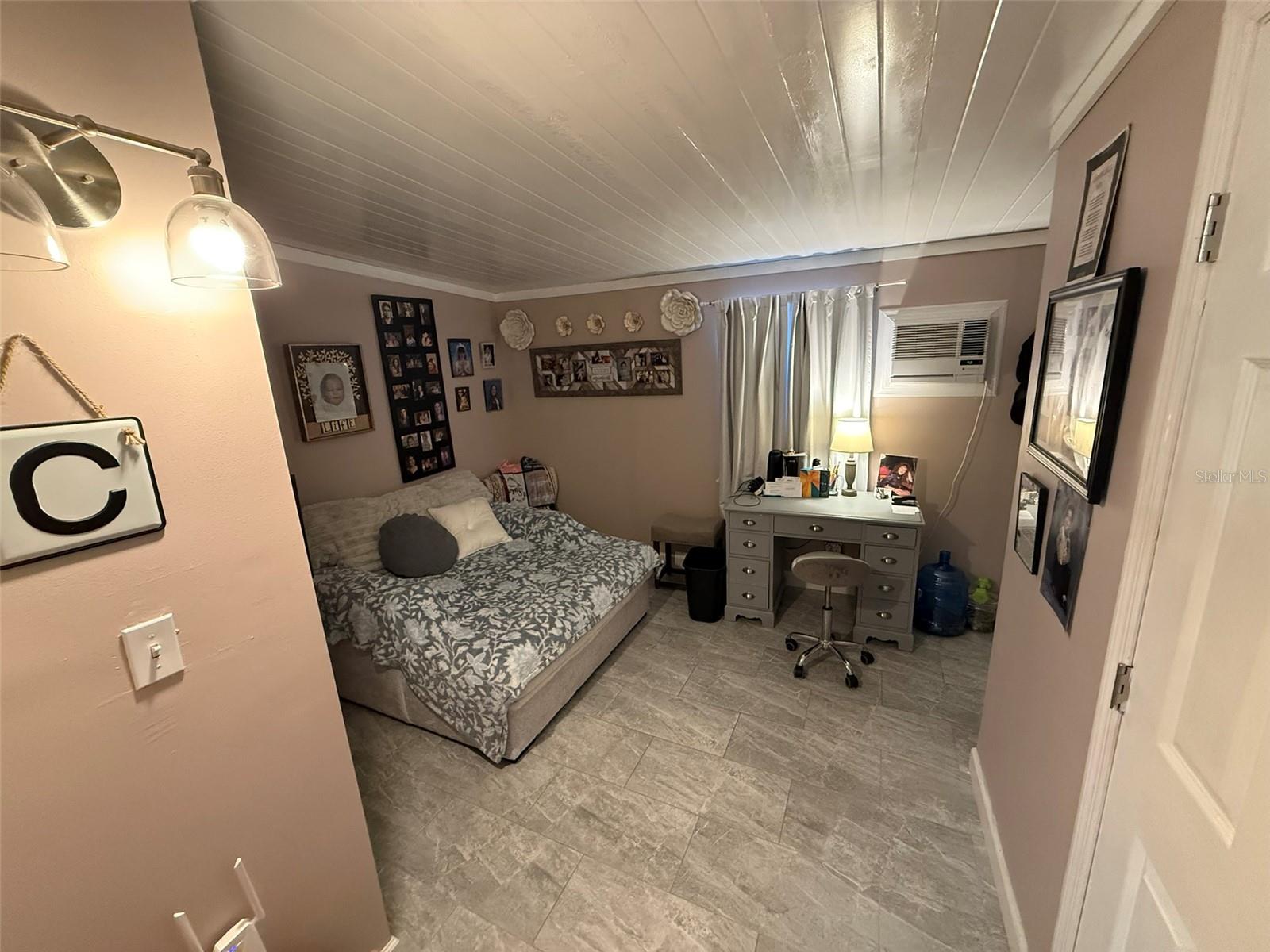 Image 9 of 43 For 1020 36th Street W