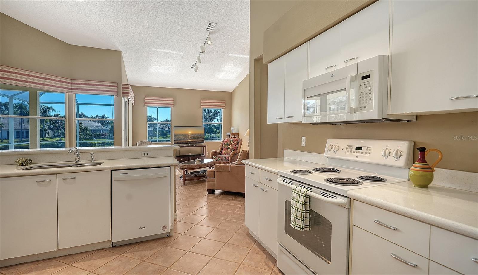 Image 16 of 41 For 4177 Westbourne Circle