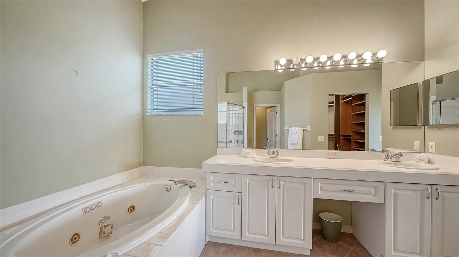 Image 21 of 41 For 4177 Westbourne Circle