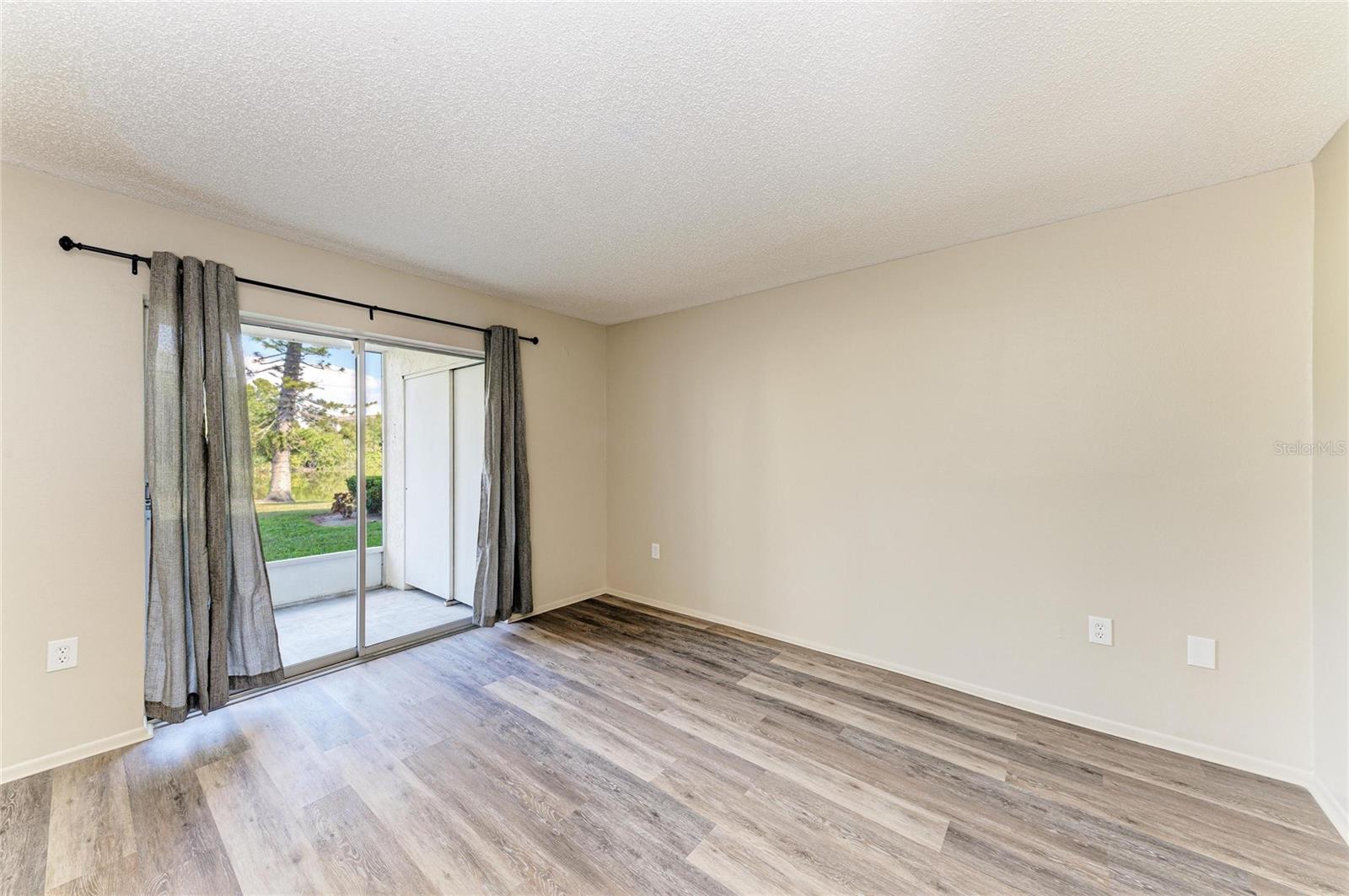 Image 13 of 37 For 3531 Lake Bayshore Drive J106