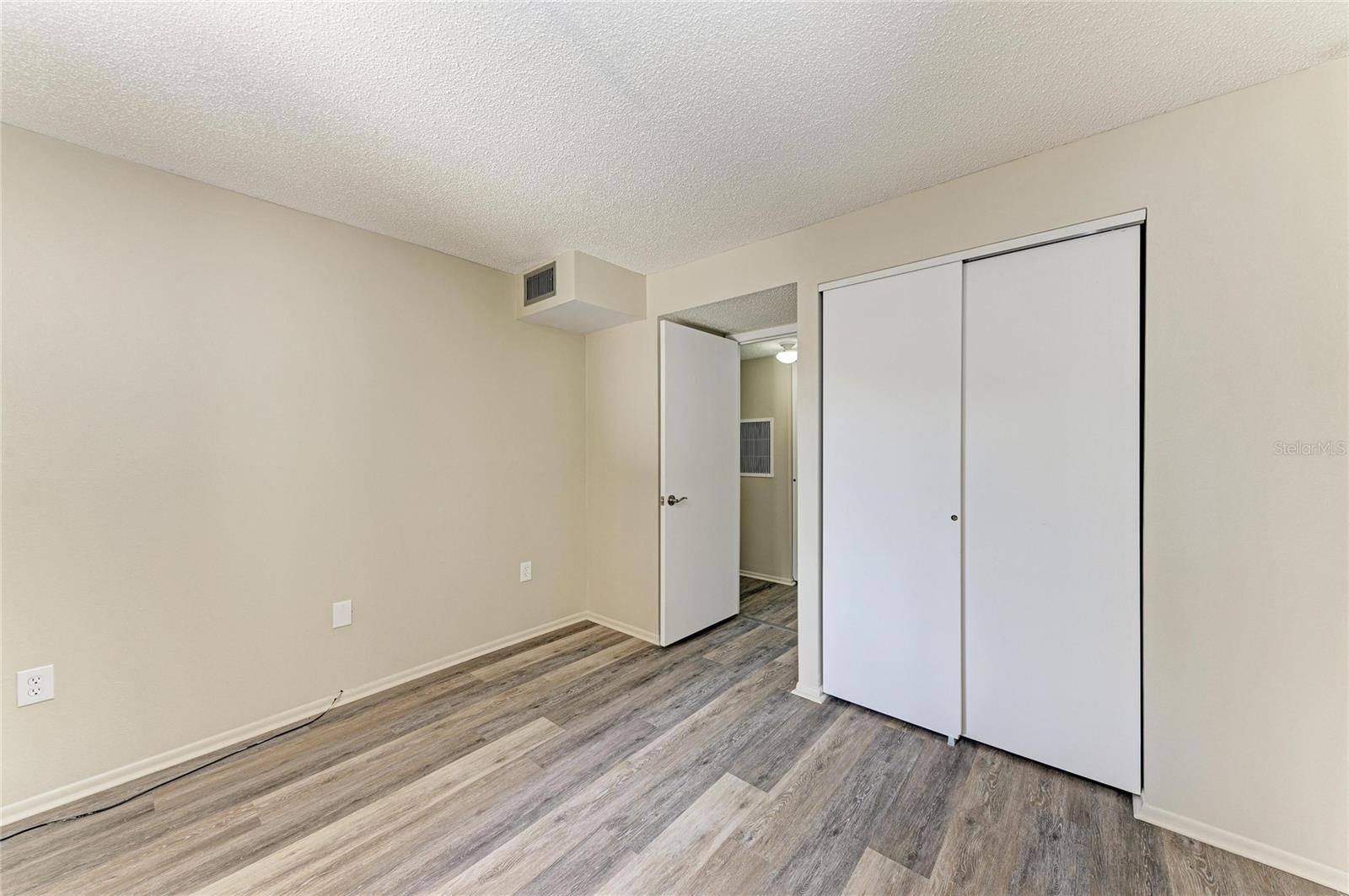 Image 19 of 37 For 3531 Lake Bayshore Drive J106