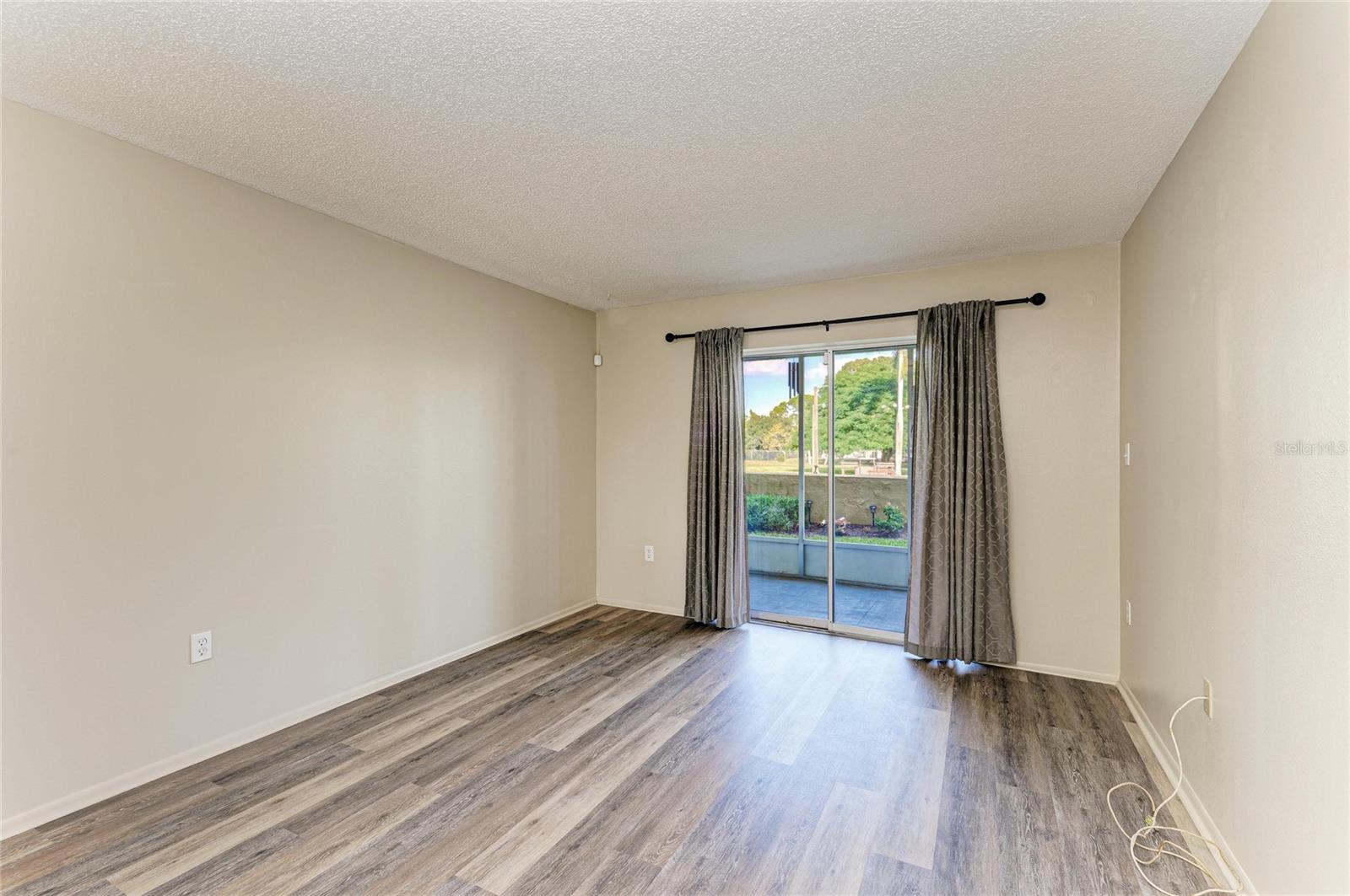 Image 5 of 37 For 3531 Lake Bayshore Drive J106