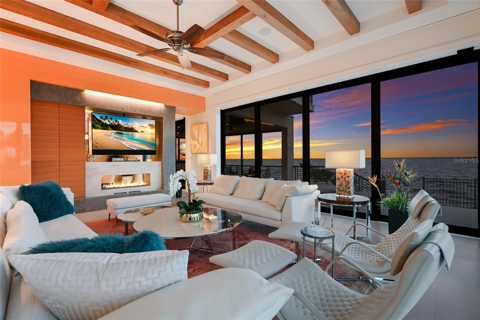 Listing photo id 0 for 600 Wedge Lane