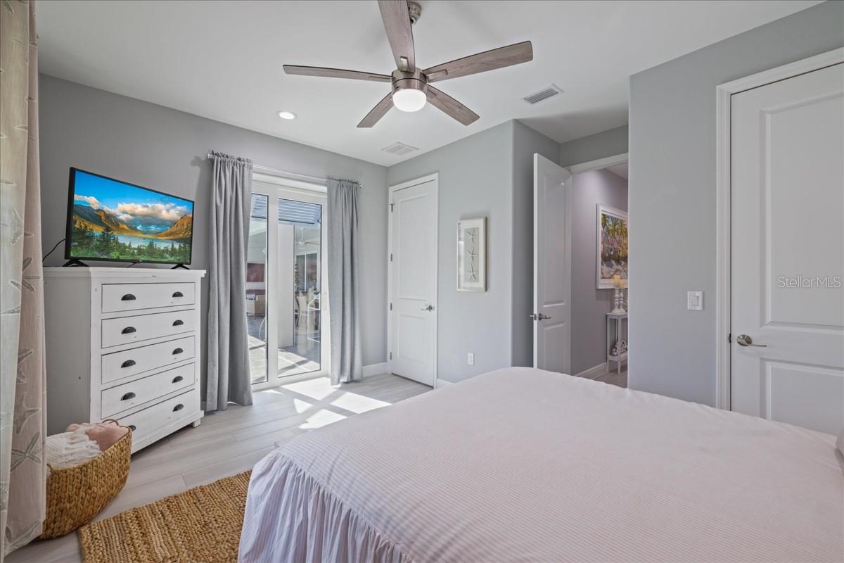 Image 34 of 53 For 255 Rotonda Boulevard S