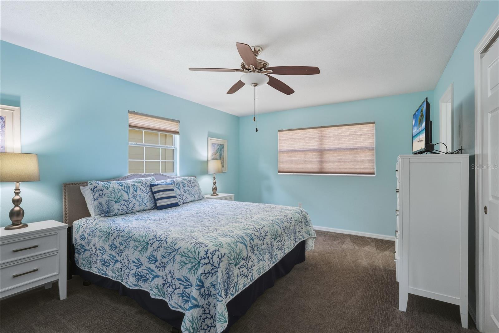 Image 15 of 28 For 6150 Midnight Pass Road 26