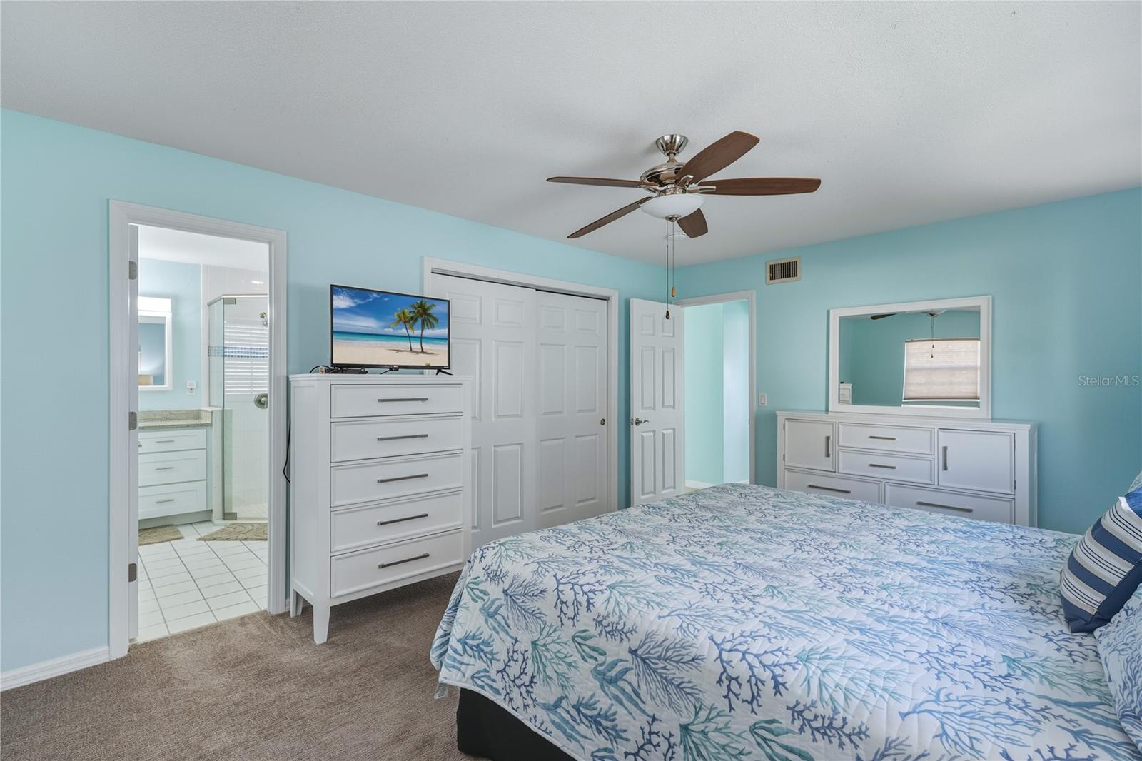 Image 17 of 28 For 6150 Midnight Pass Road 26