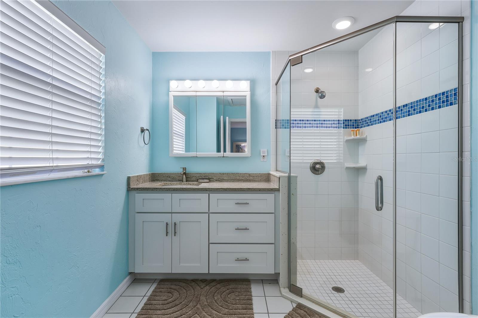 Image 18 of 28 For 6150 Midnight Pass Road 26