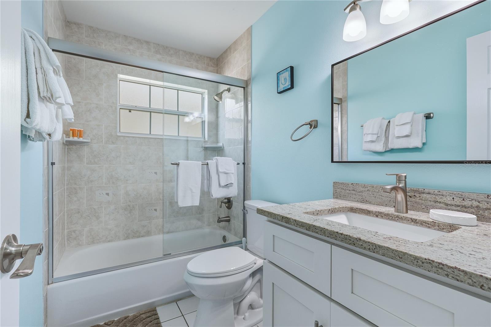 Image 19 of 28 For 6150 Midnight Pass Road 26