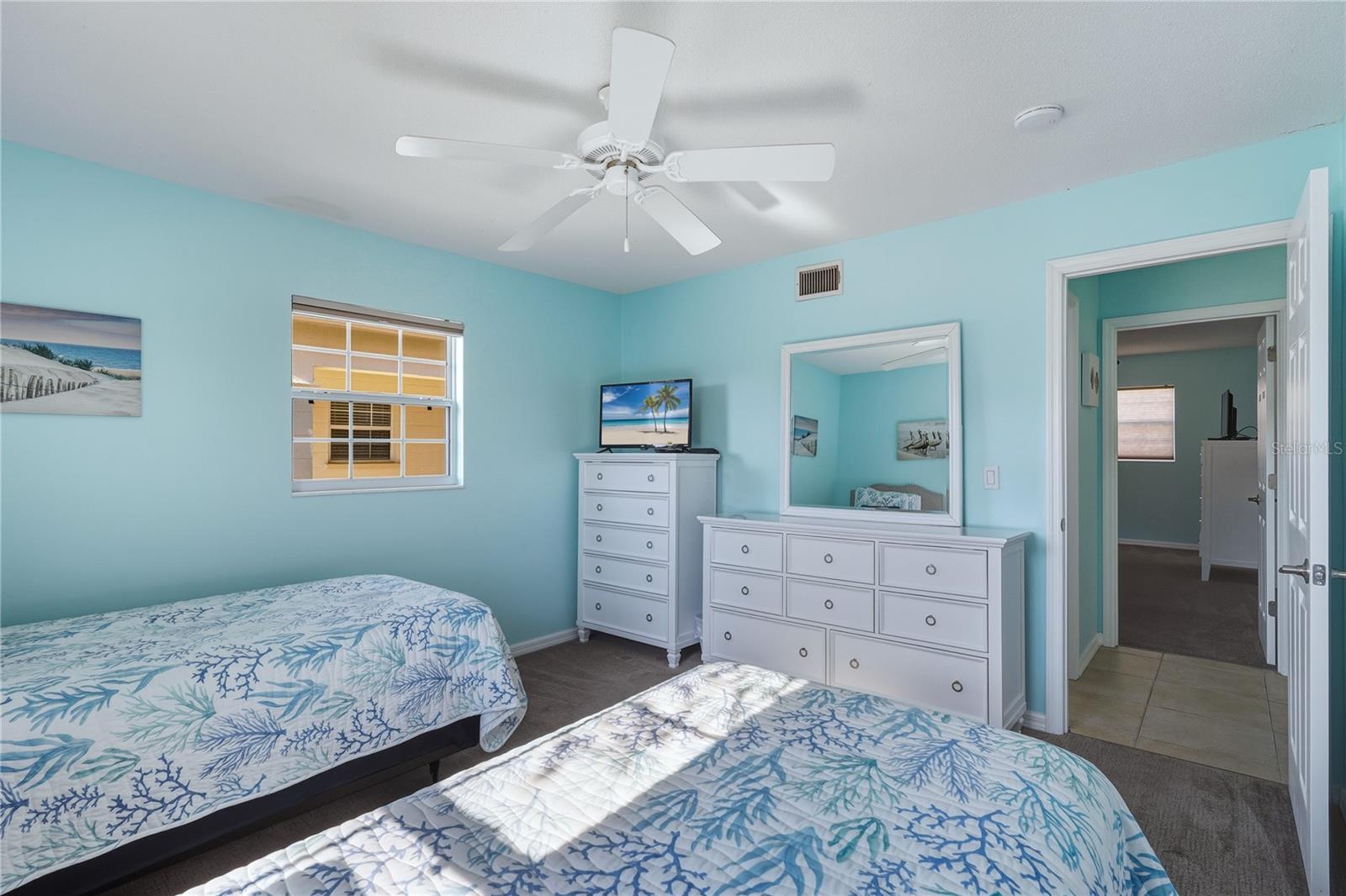 Image 21 of 28 For 6150 Midnight Pass Road 26