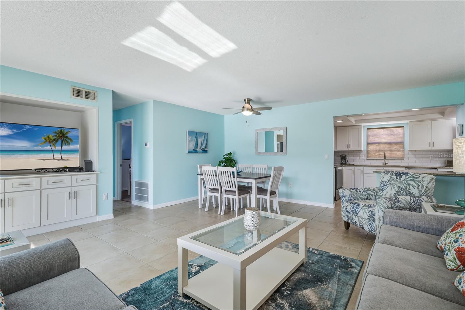 Image 6 of 28 For 6150 Midnight Pass Road 26