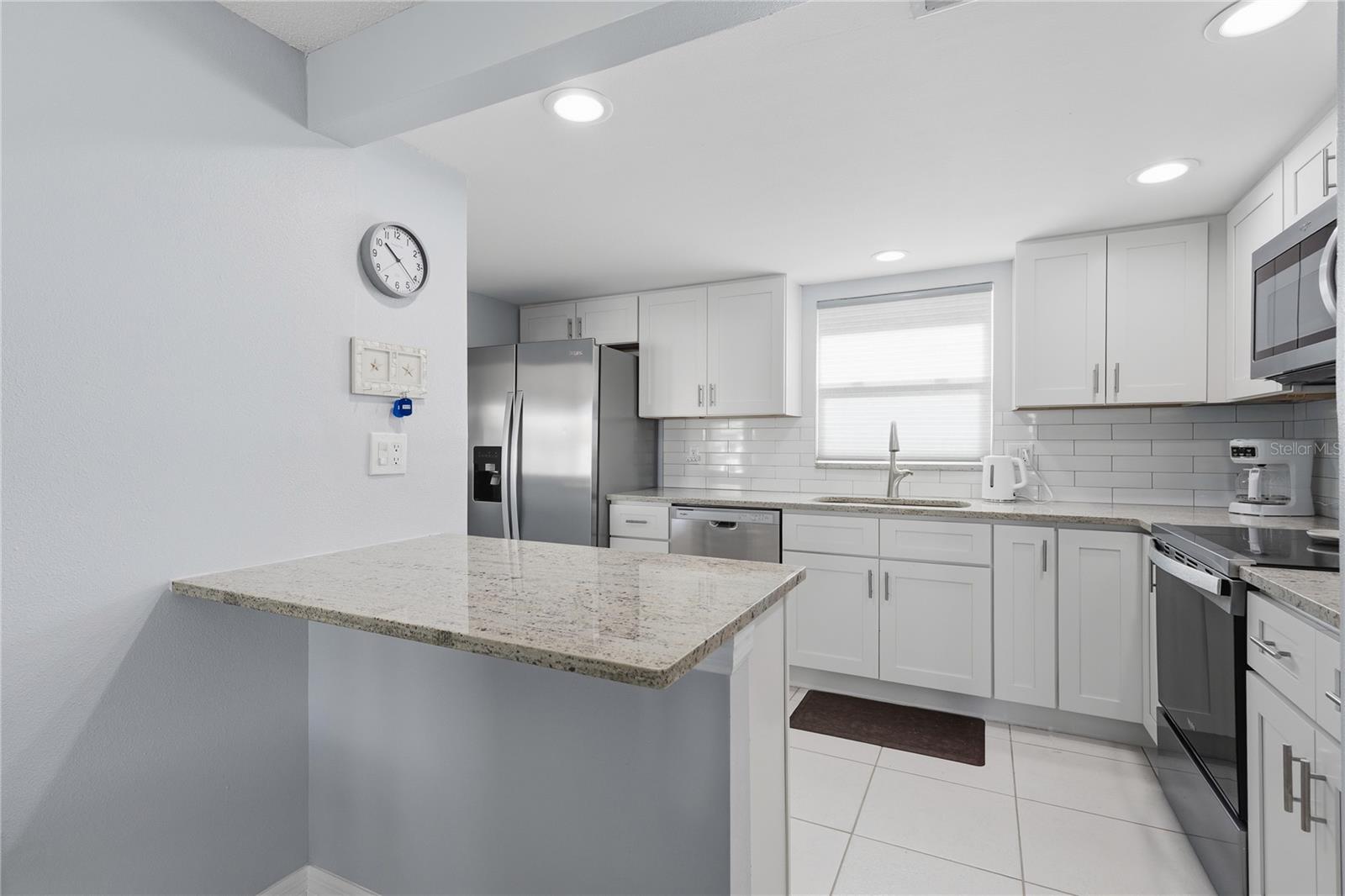 Image 12 of 30 For 6150 Midnight Pass Road 13