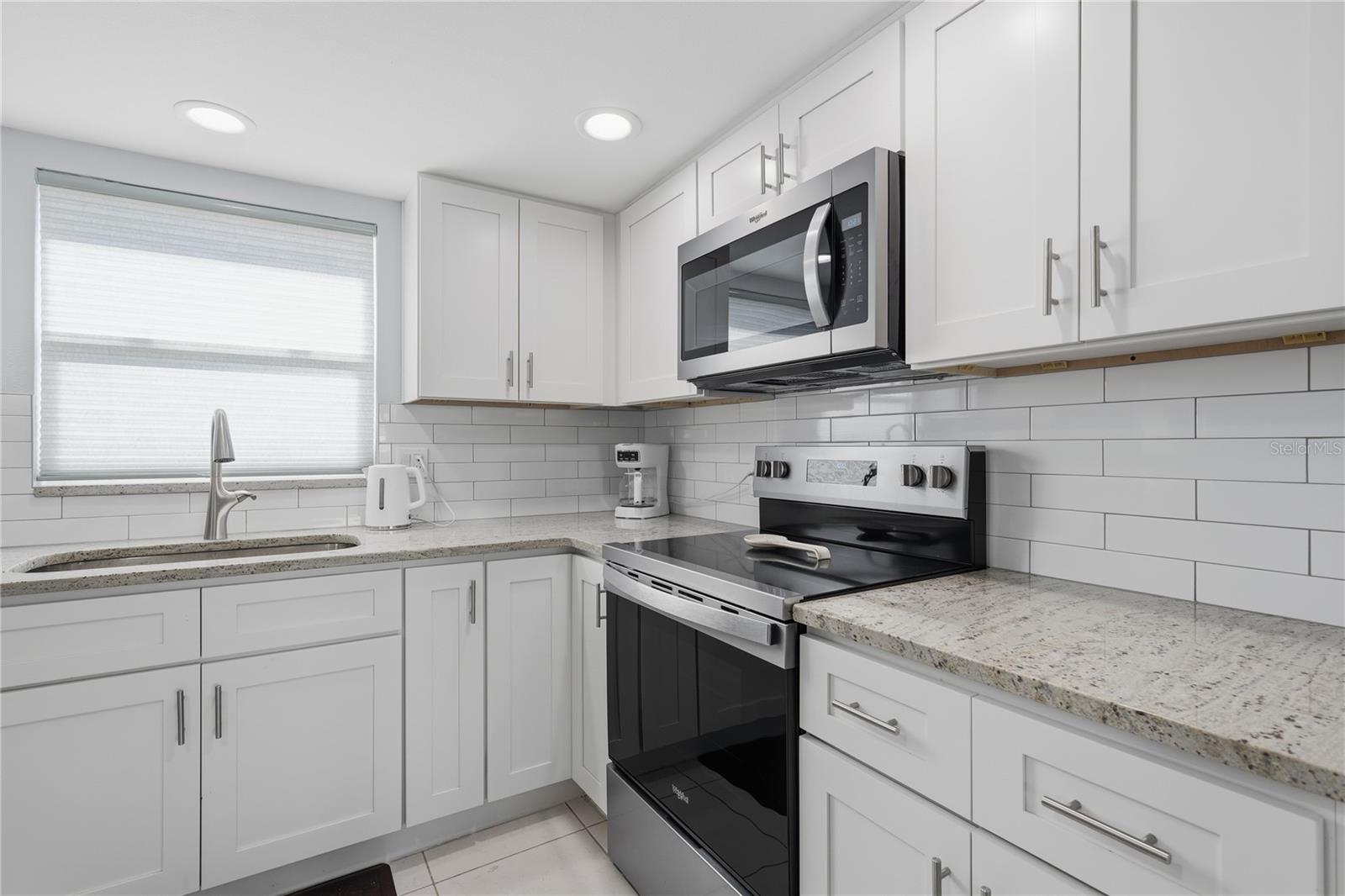 Image 13 of 30 For 6150 Midnight Pass Road 13