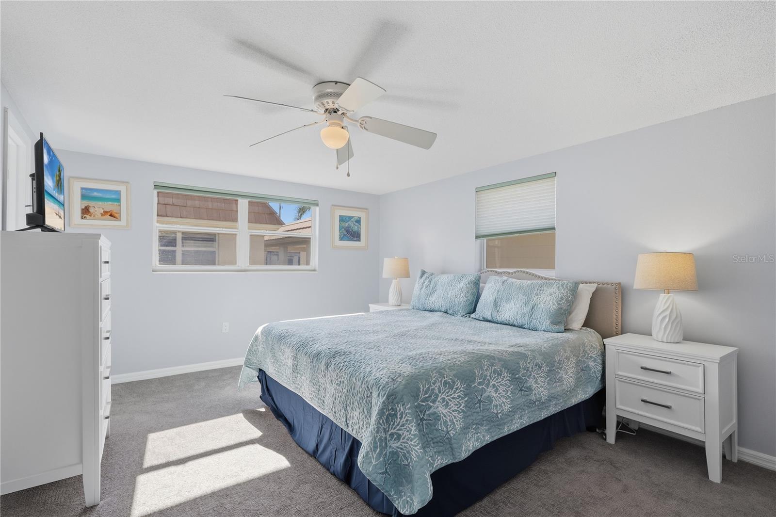 Image 17 of 30 For 6150 Midnight Pass Road 13