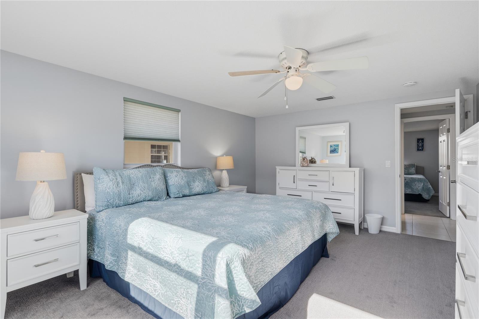 Image 18 of 30 For 6150 Midnight Pass Road 13