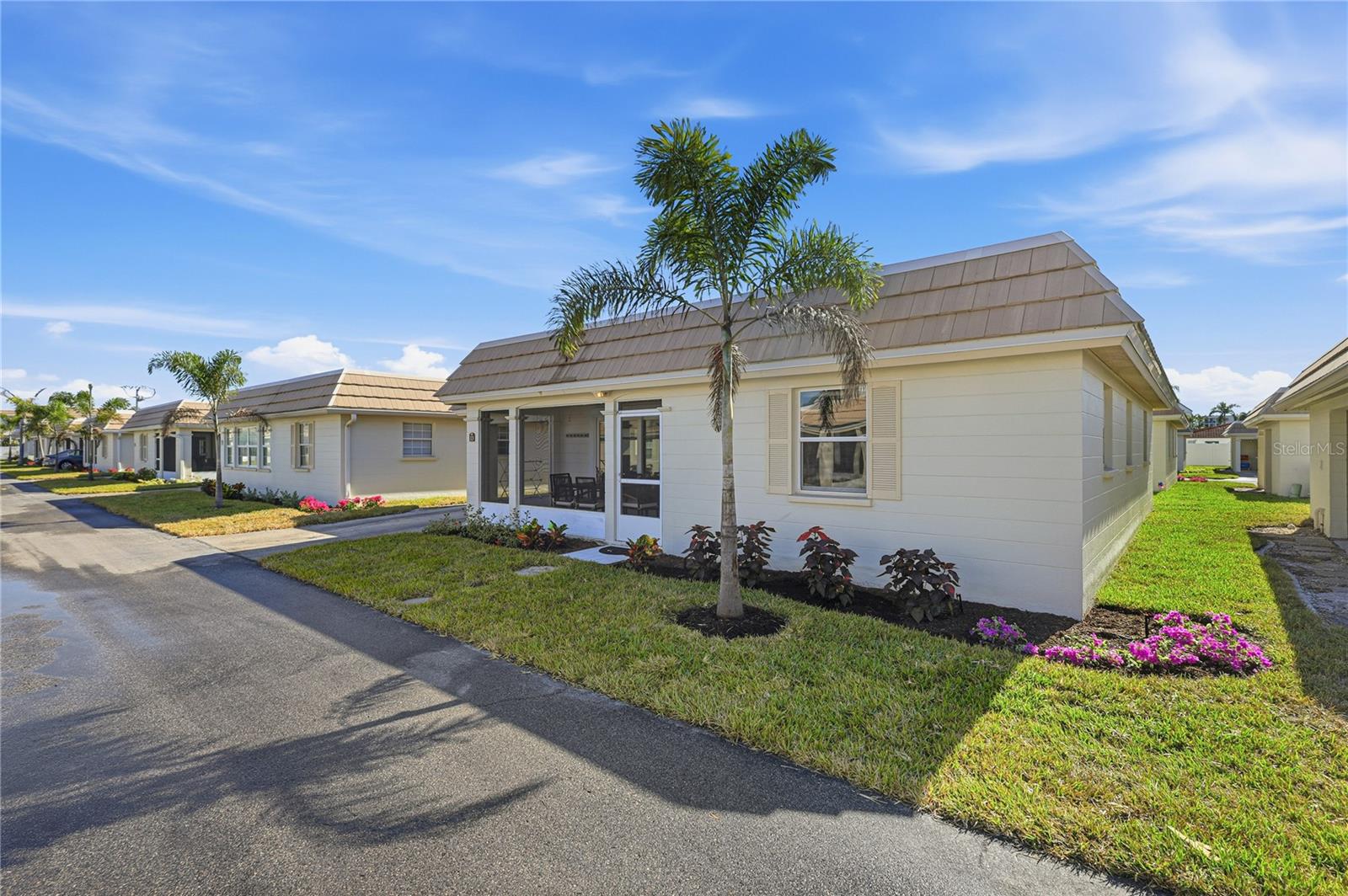 Image 2 of 30 For 6150 Midnight Pass Road 13