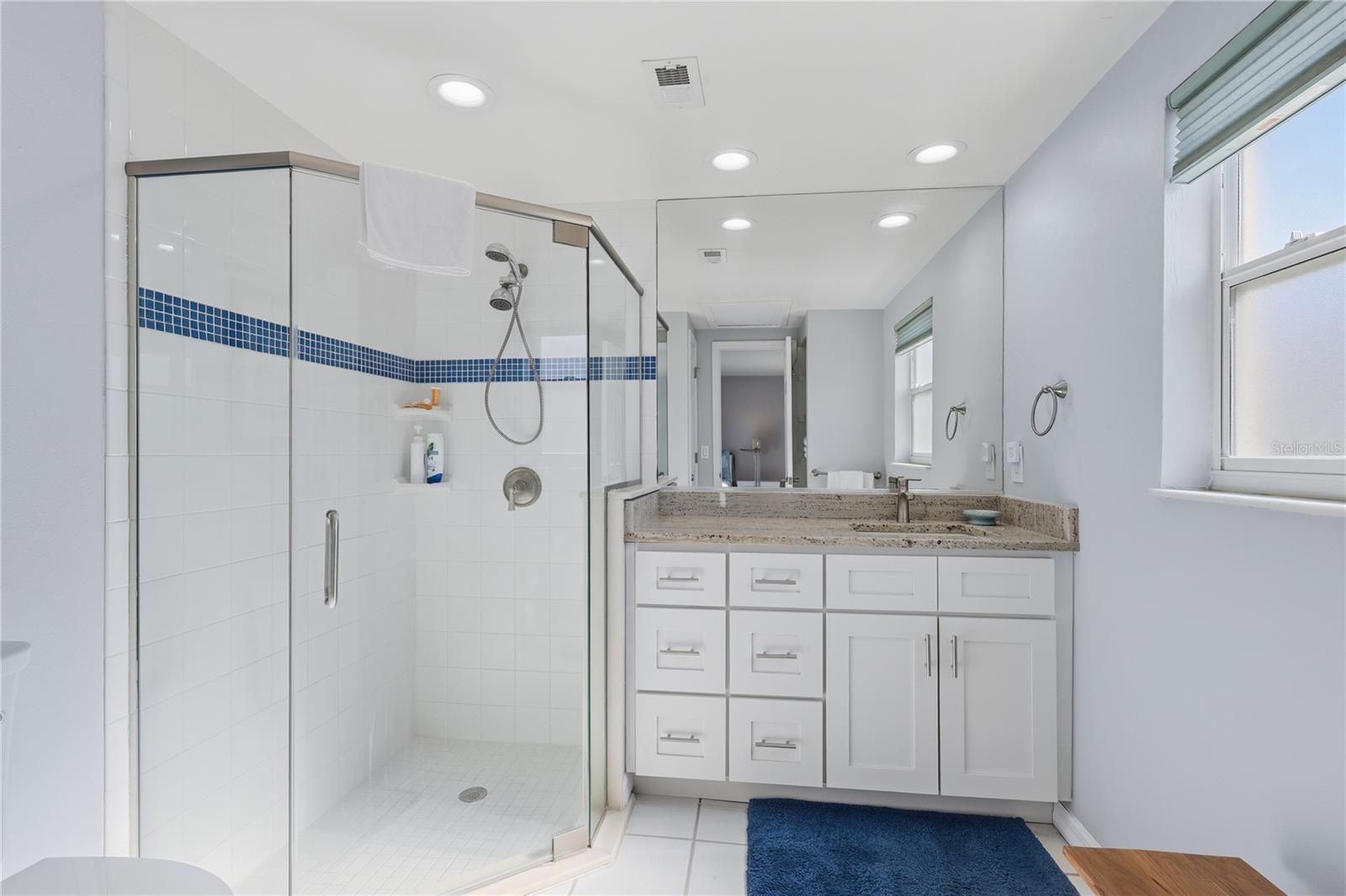 Image 20 of 30 For 6150 Midnight Pass Road 13