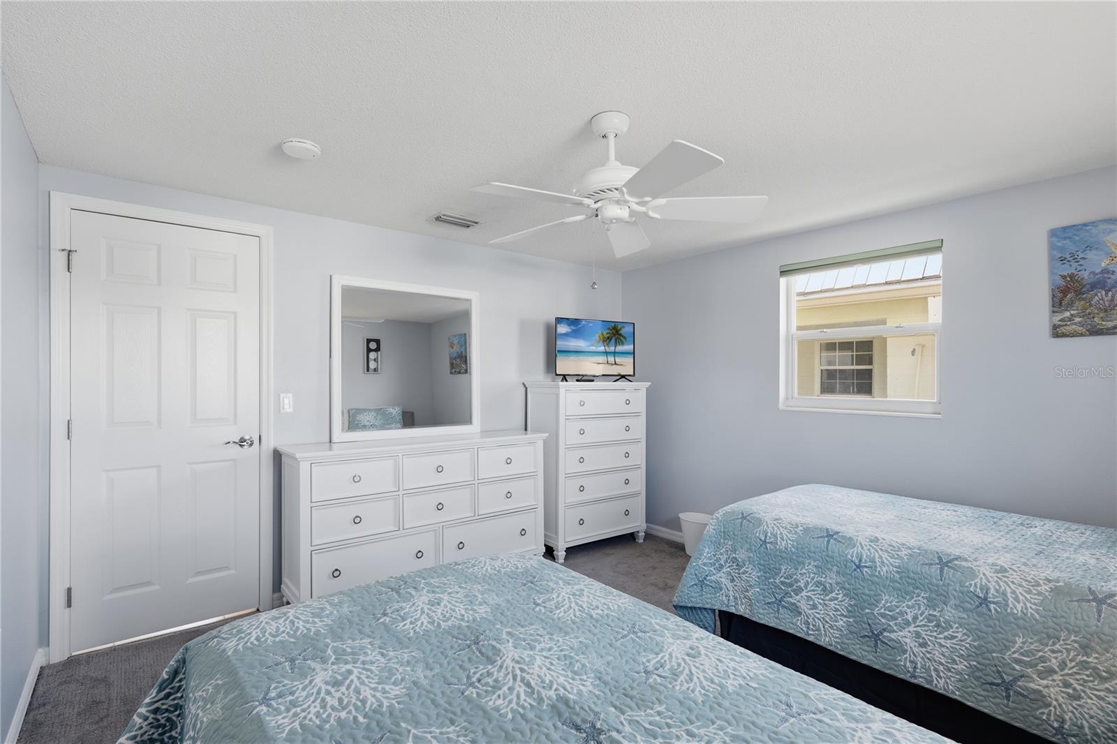 Image 24 of 30 For 6150 Midnight Pass Road 13